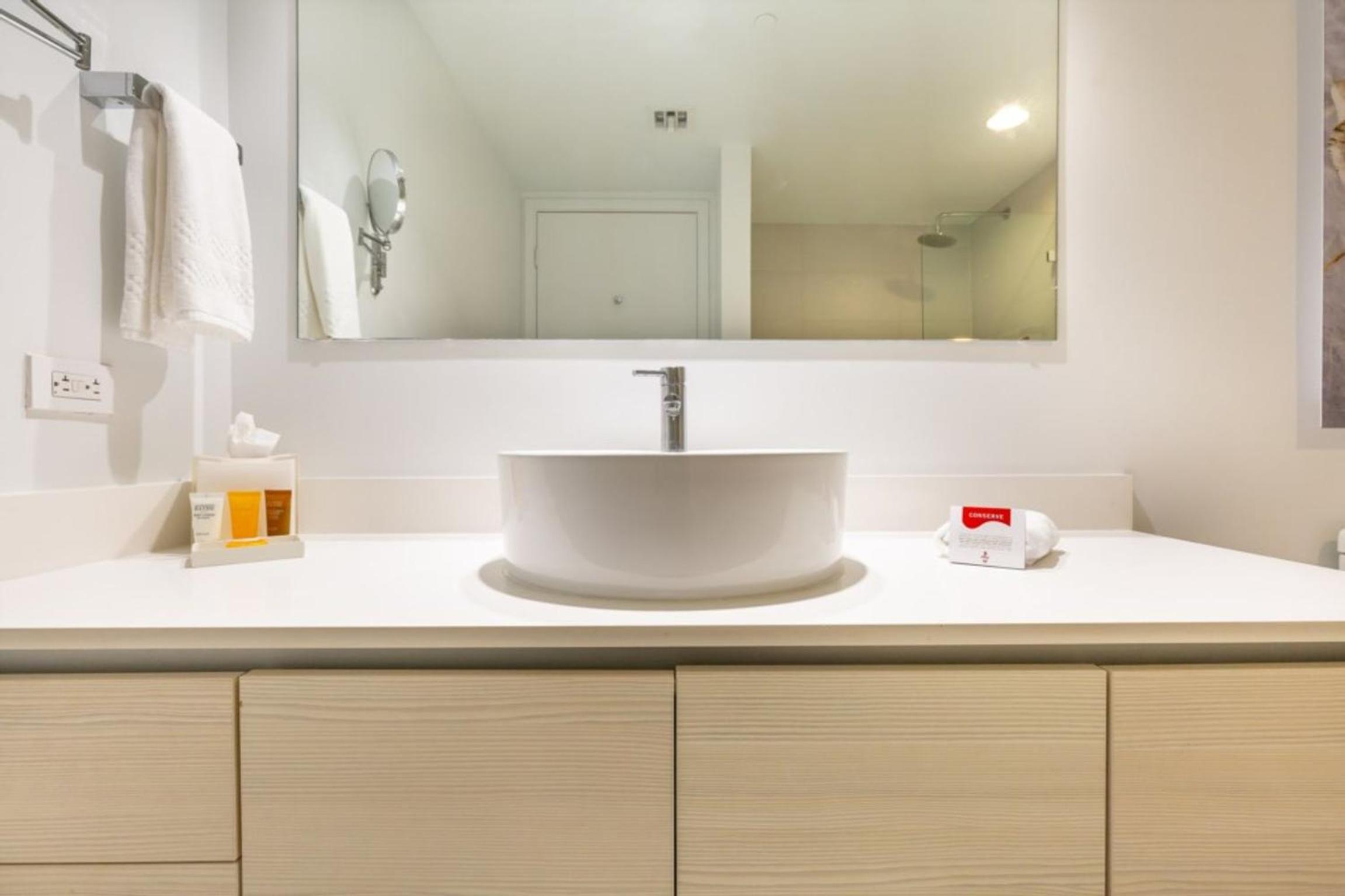 Superior King Suite photo 3