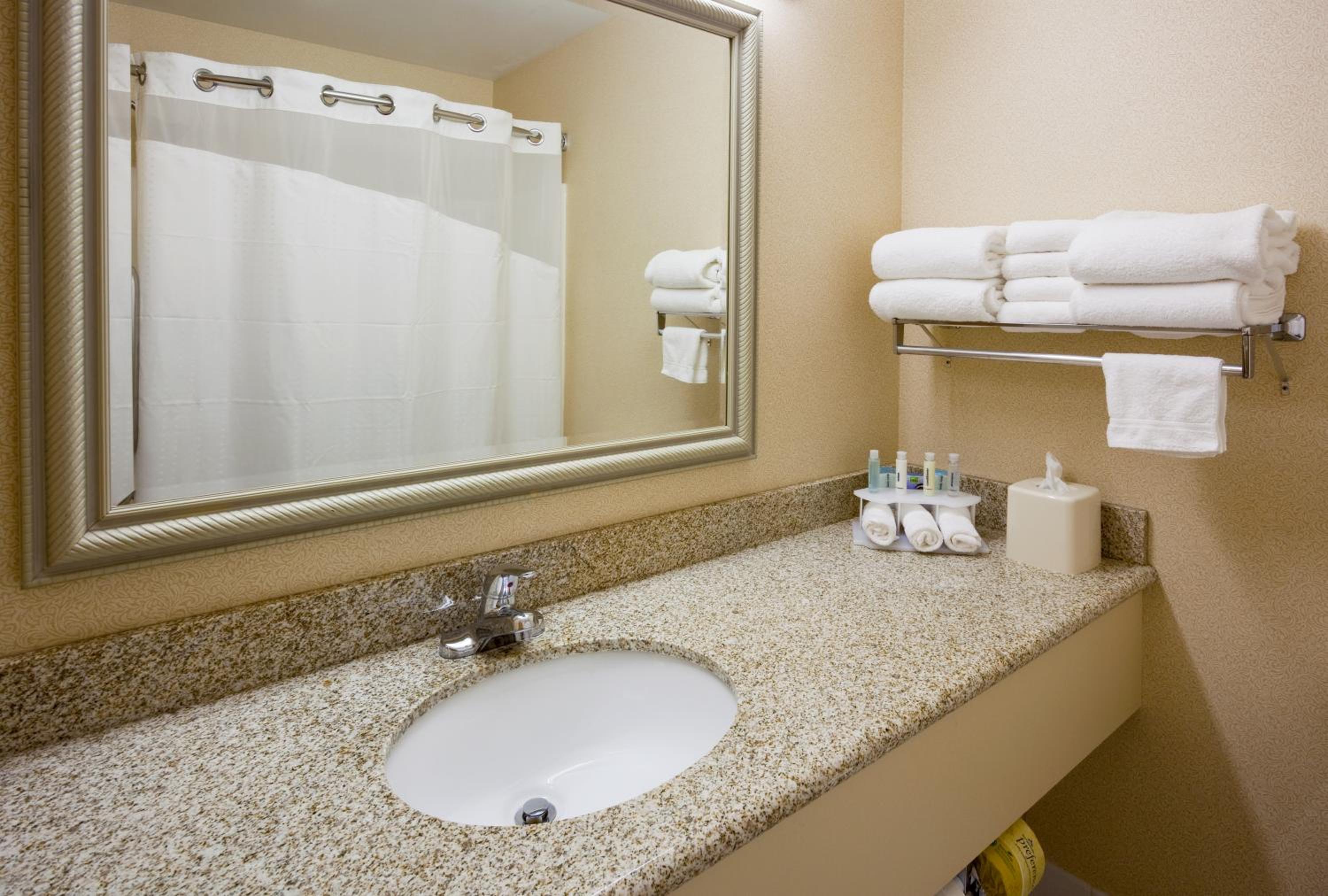Standard Queen Room photo 2