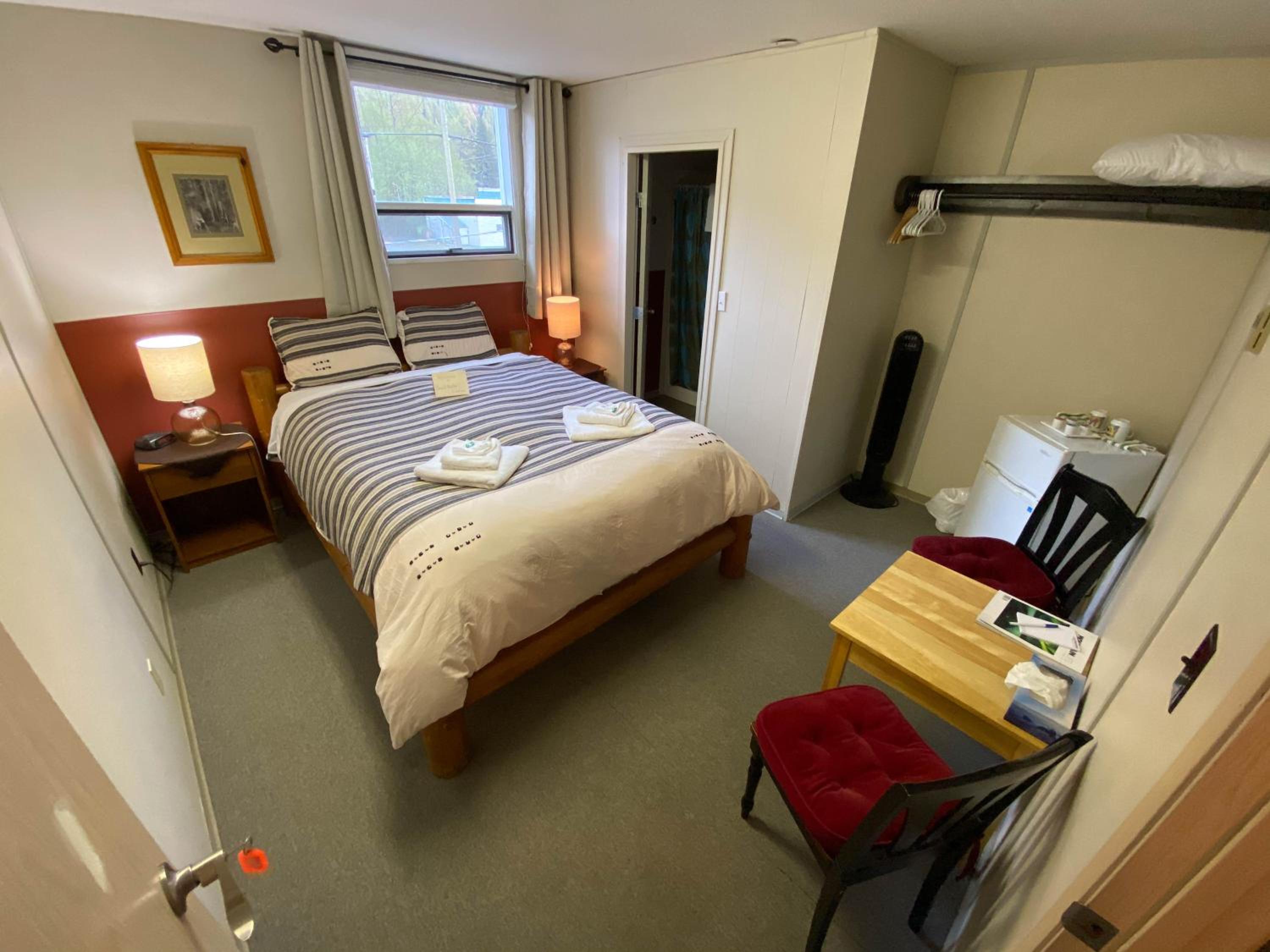 Double Room with Private Bathroom - Photo 6