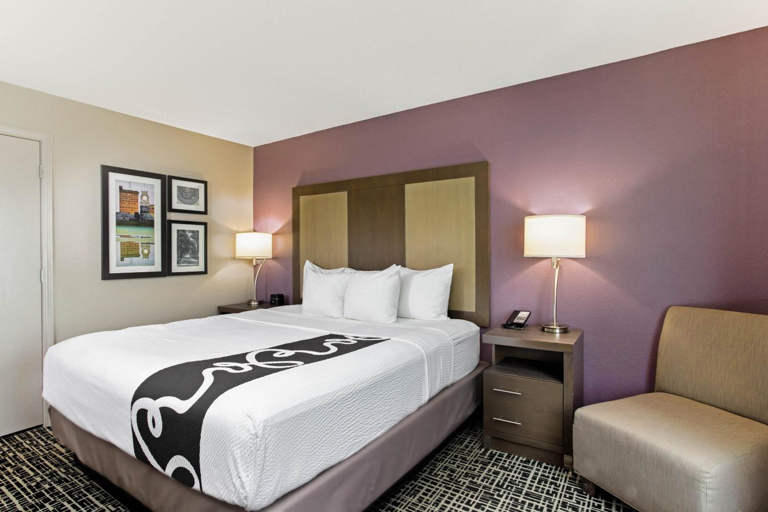 Deluxe King Studio Suite - Non-Smoking - Photo 5