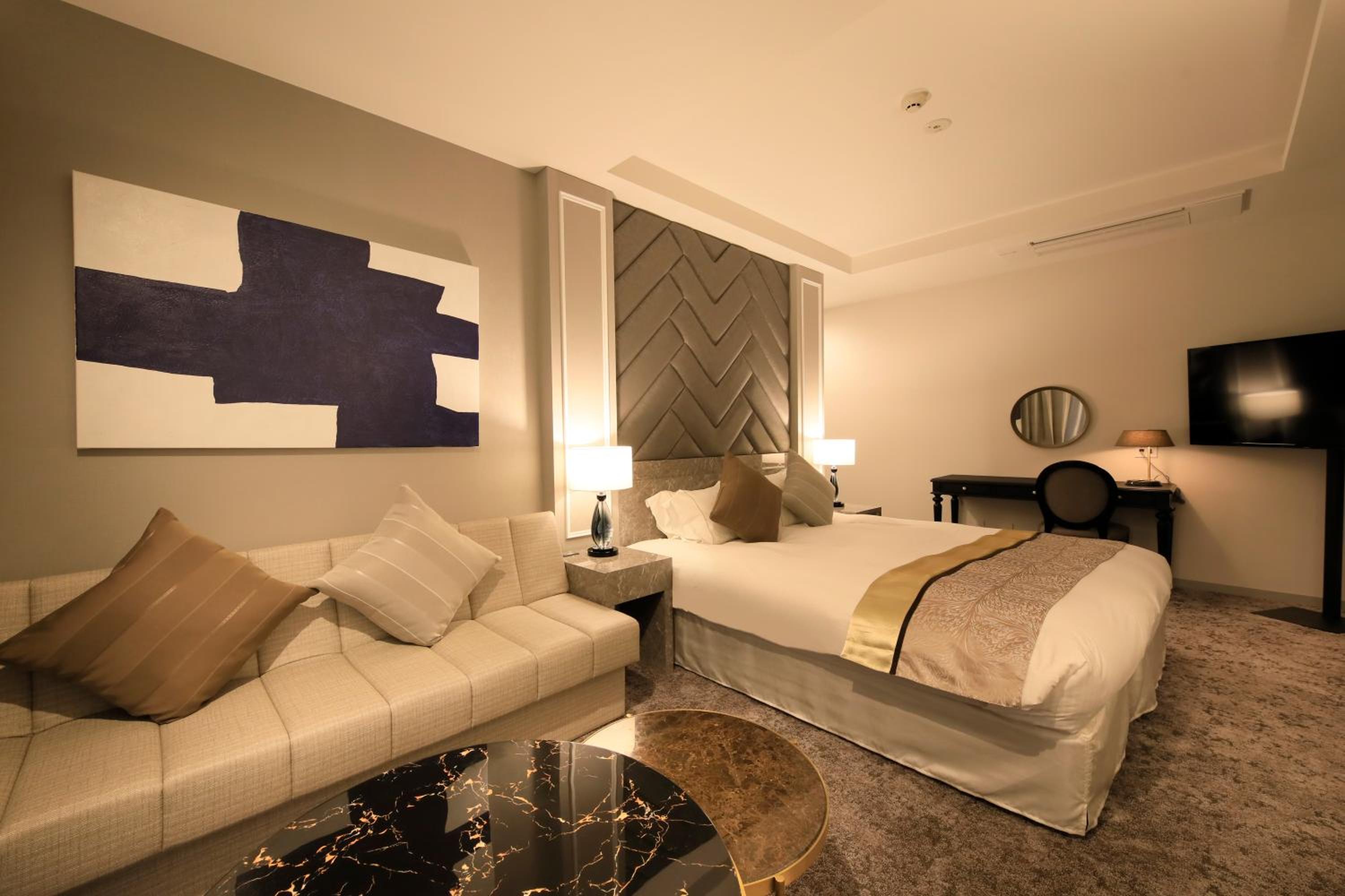 Executive King Room with Balcony - Non-Smoking - Annex photo 2