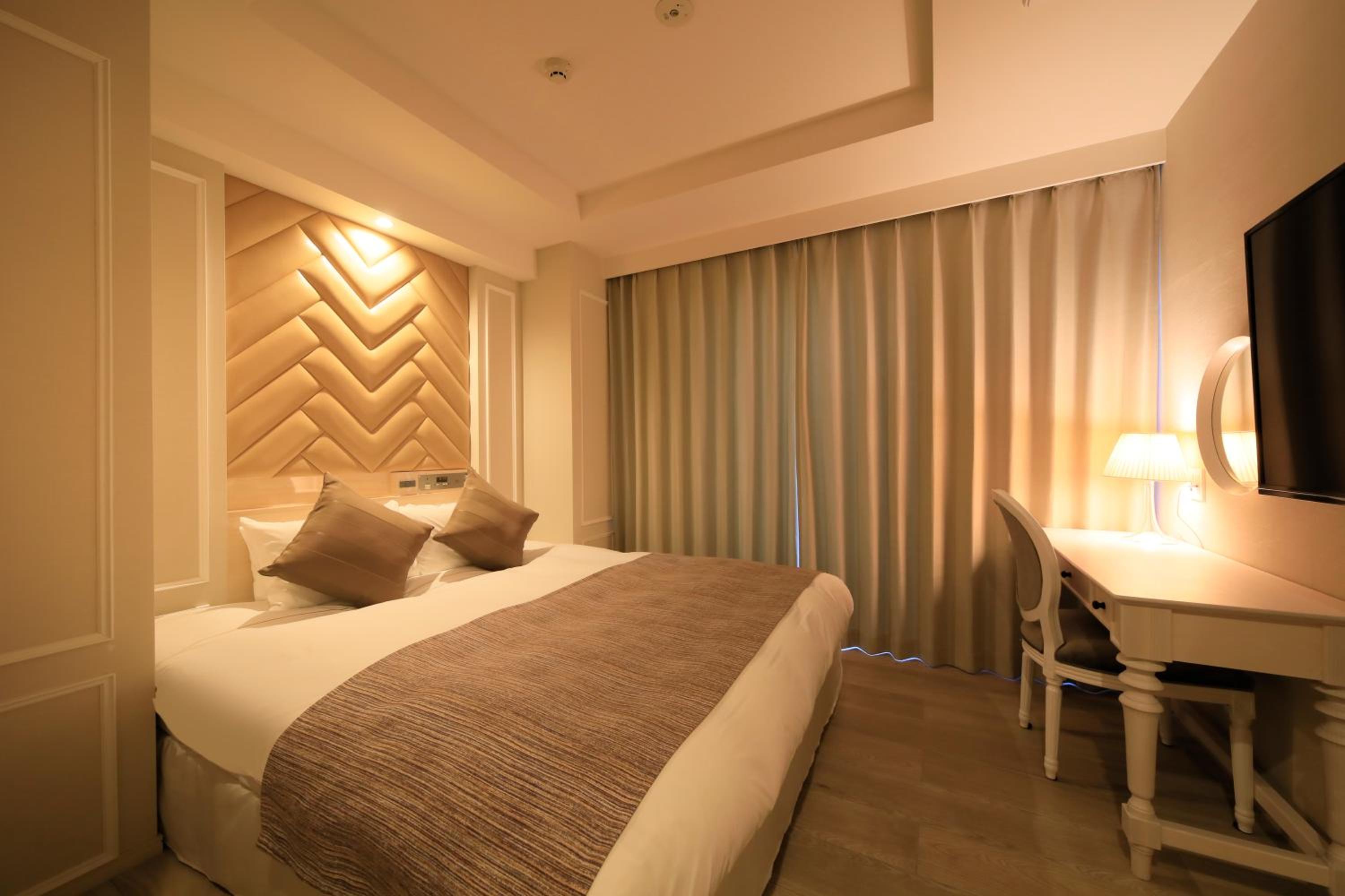 Standard King Room with Balcony - Non-Smoking - Annex photo 3