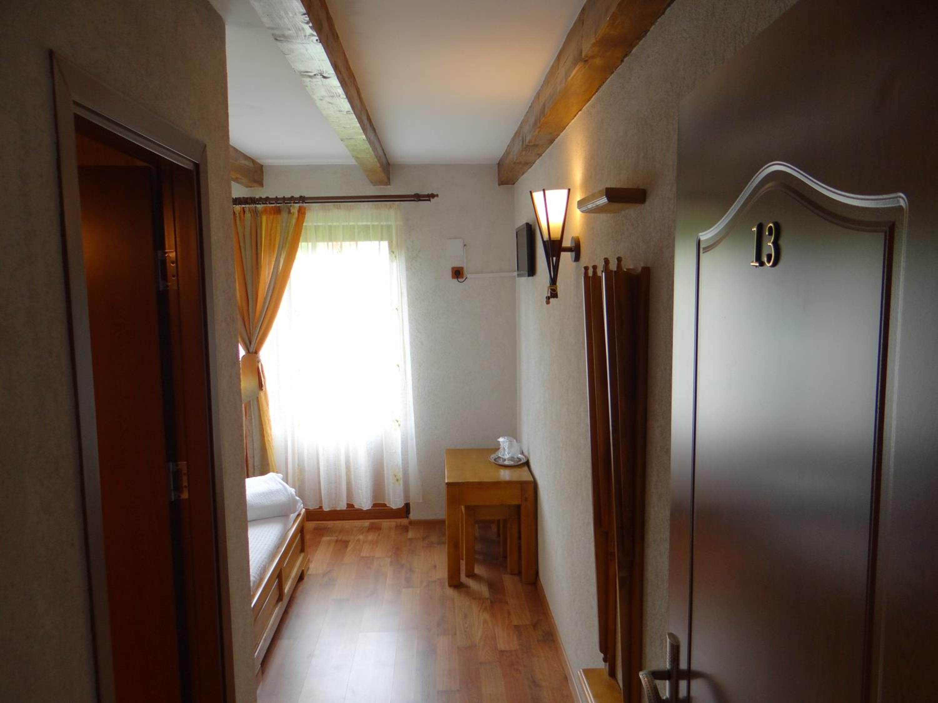Double Room - Photo 2