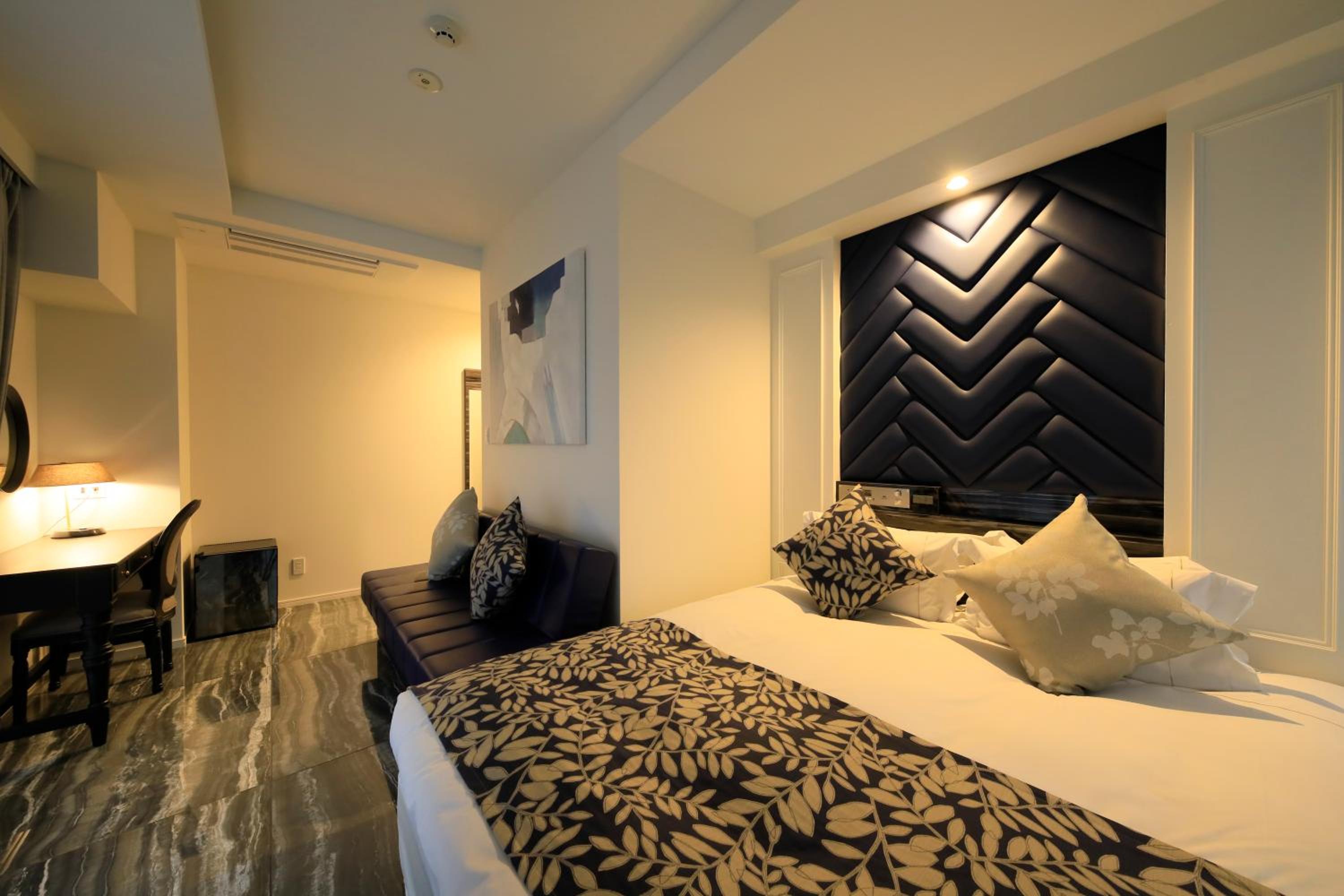 Superior King Room - Non-Smoking - Annex photo 3