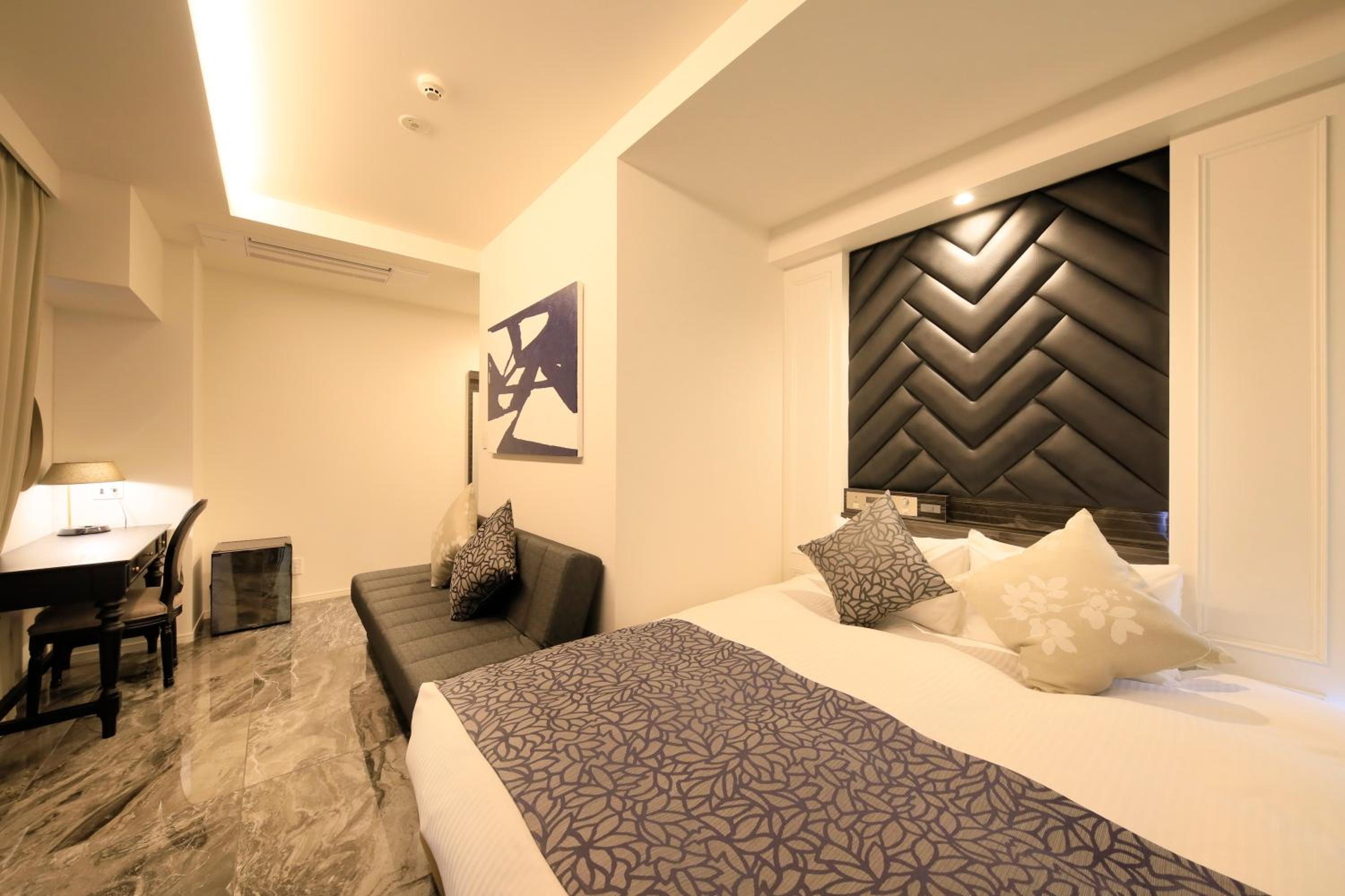 Superior King Room - Non-Smoking - Annex photo 2