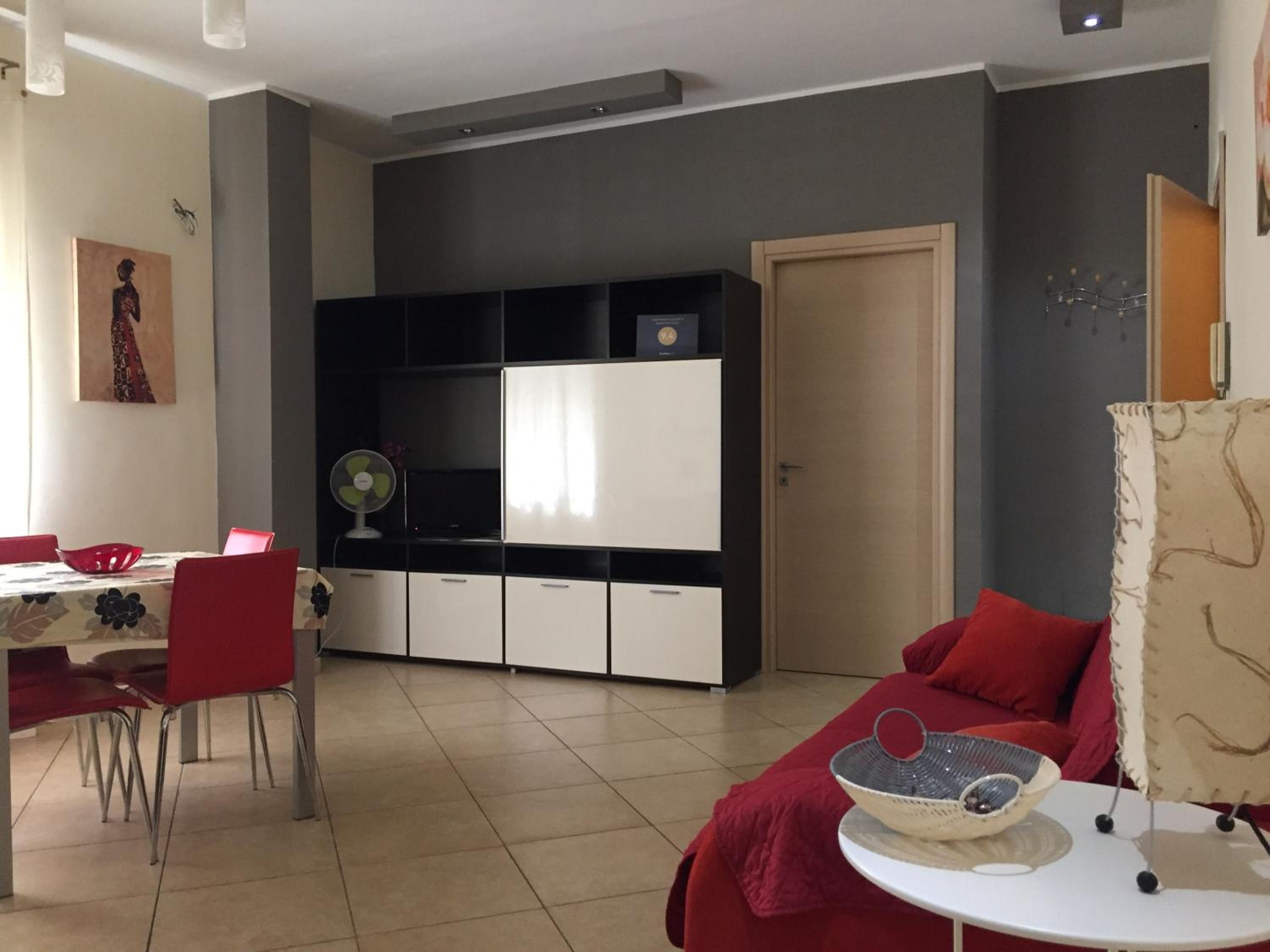 Apartment with Mountain View - Photo 2
