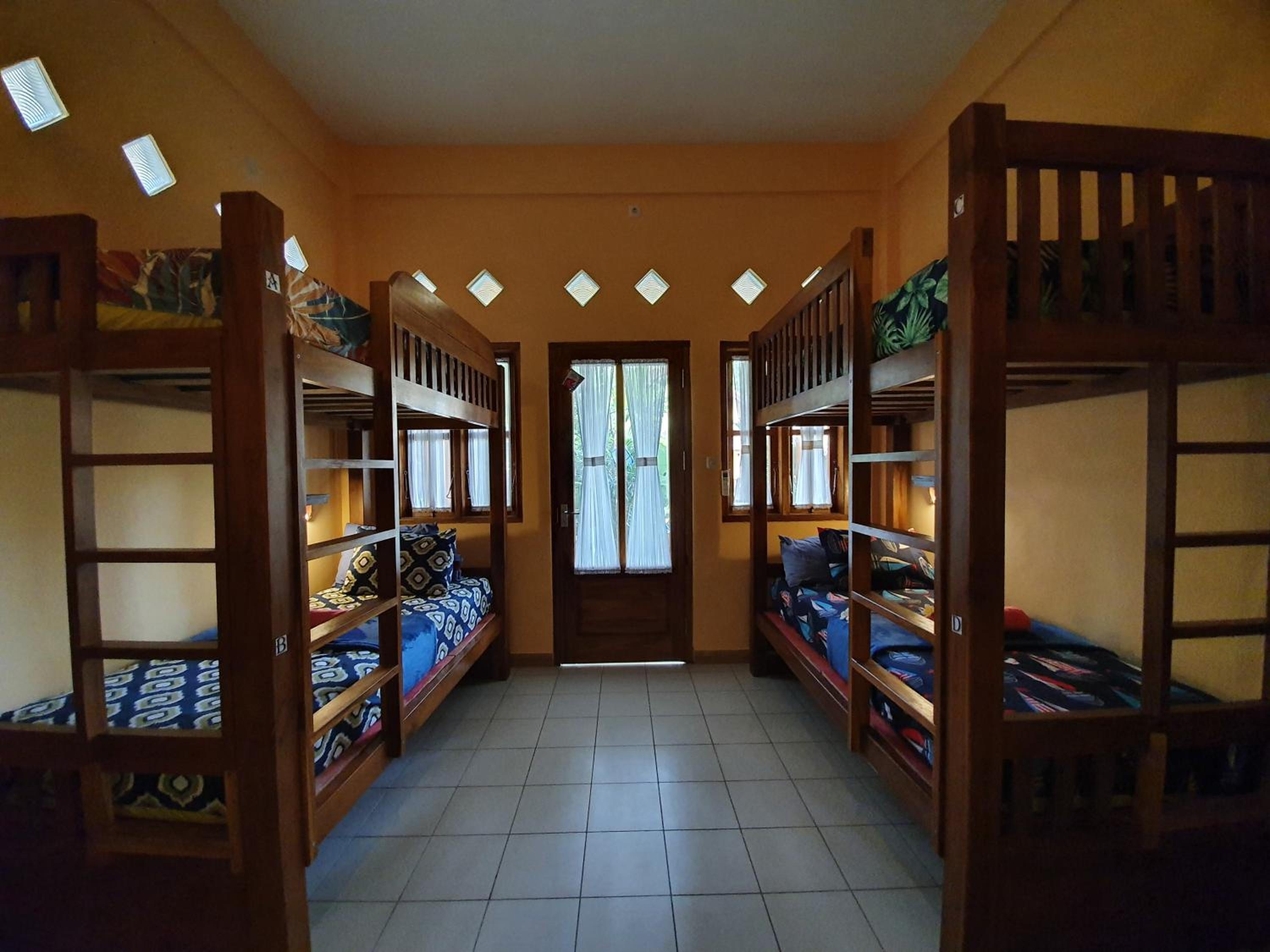 Single Bed in 4-Bed Dormitory Room photo 2