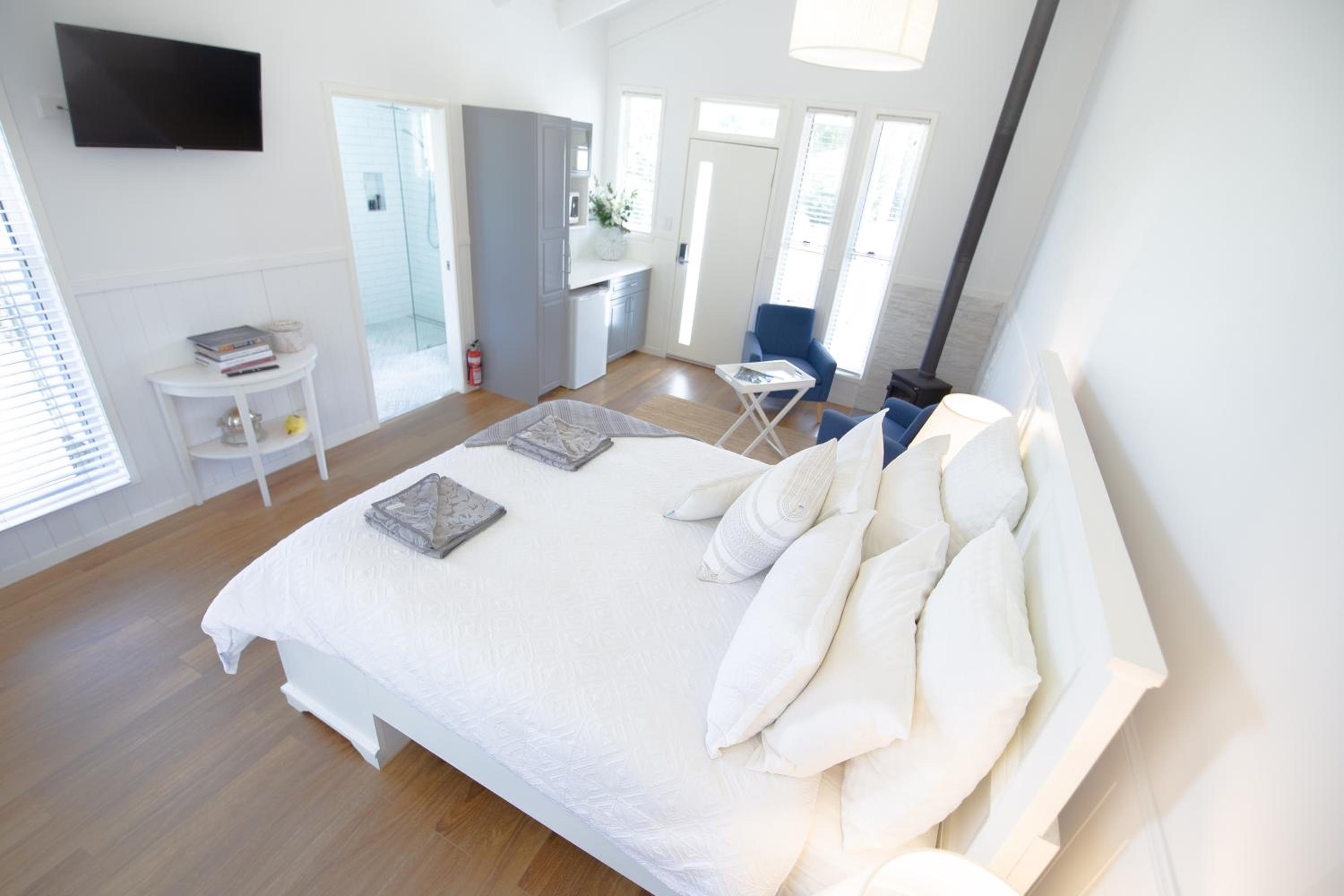 Queen Bed with Bath and Shower