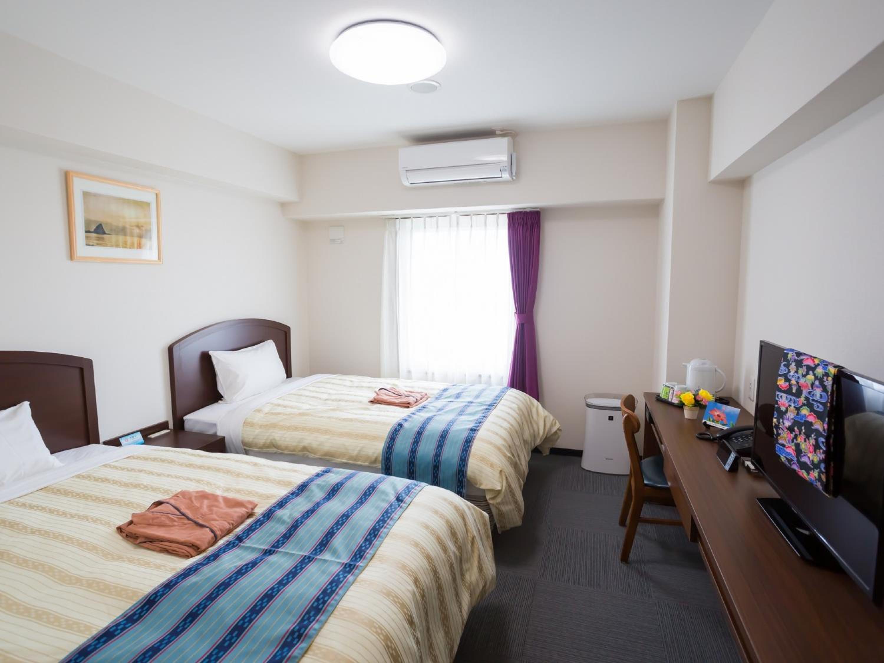 Standard Twin Room with Sea View - Photo 1
