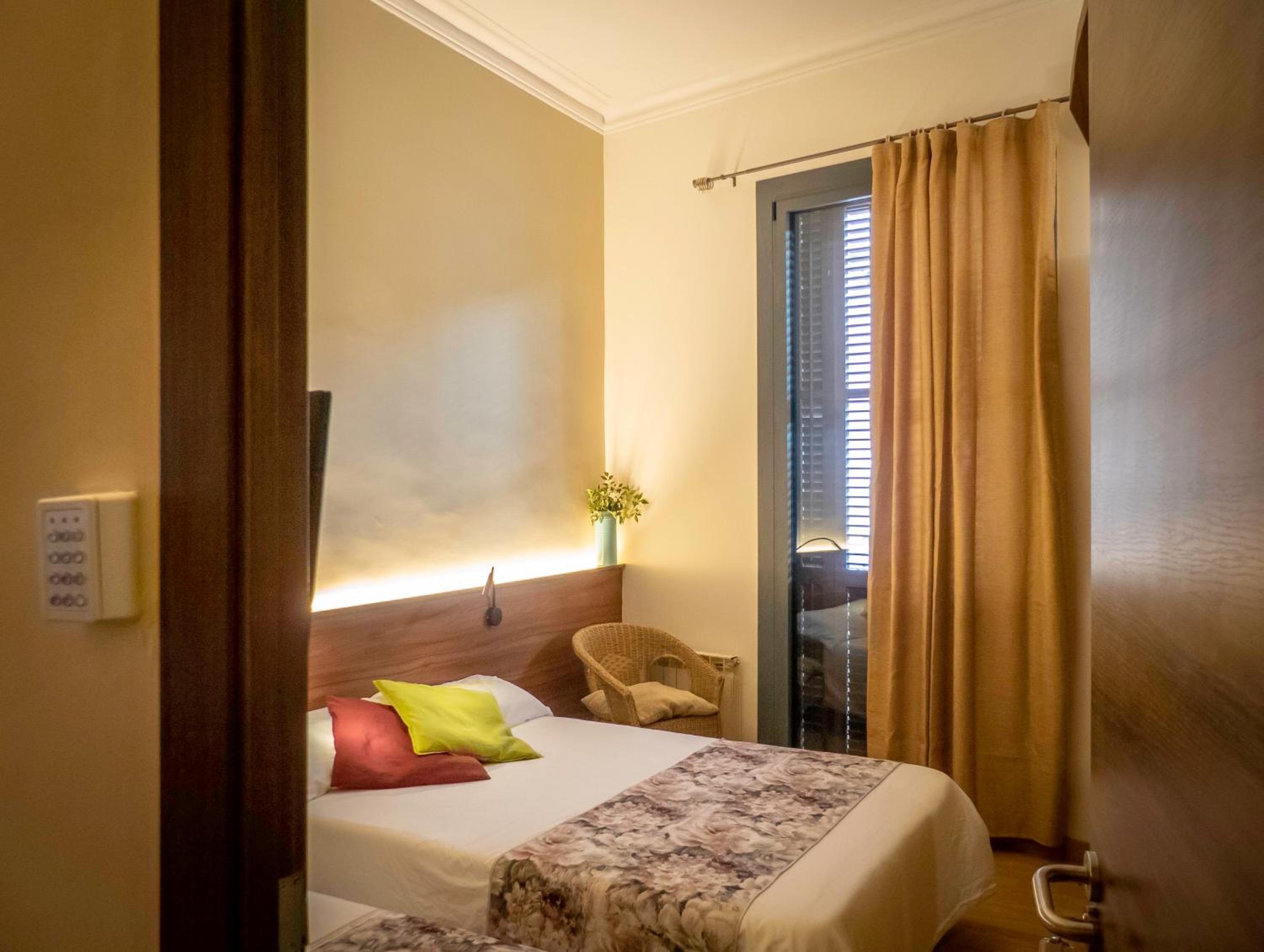 Habitación Doble con cama extra y baño privado