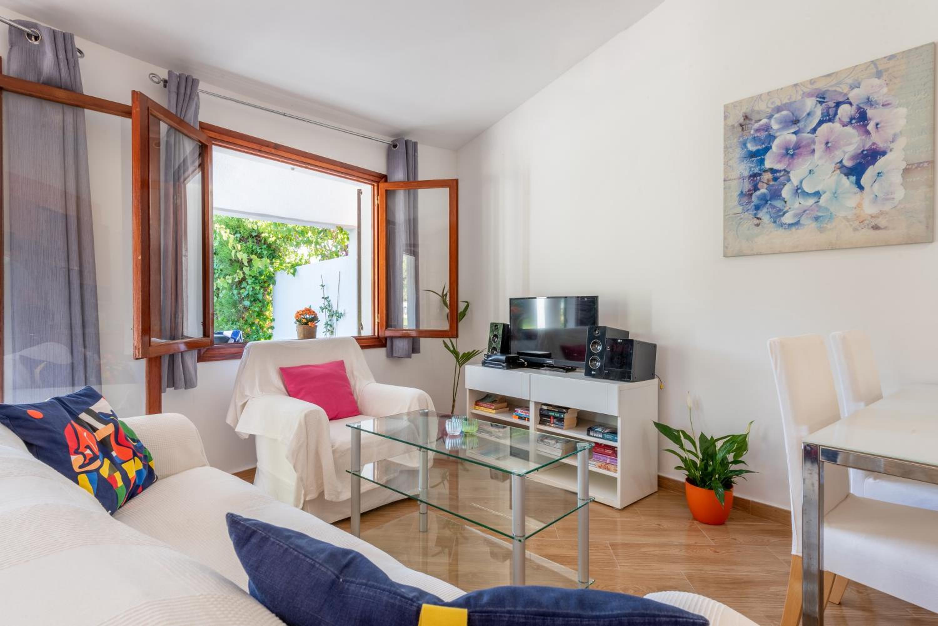 Two-Bedroom House - Photo 1