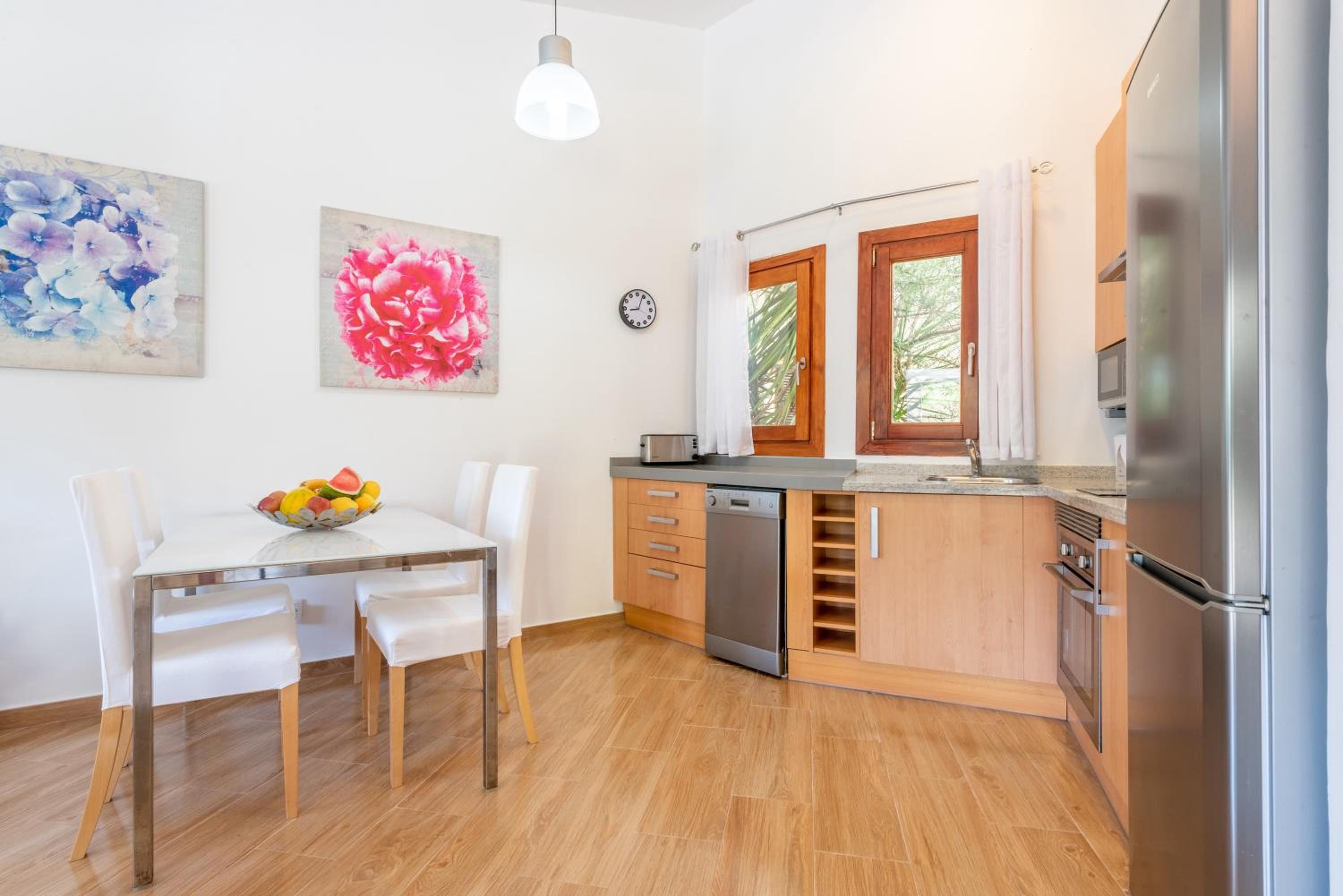 Two-Bedroom House - Photo 8