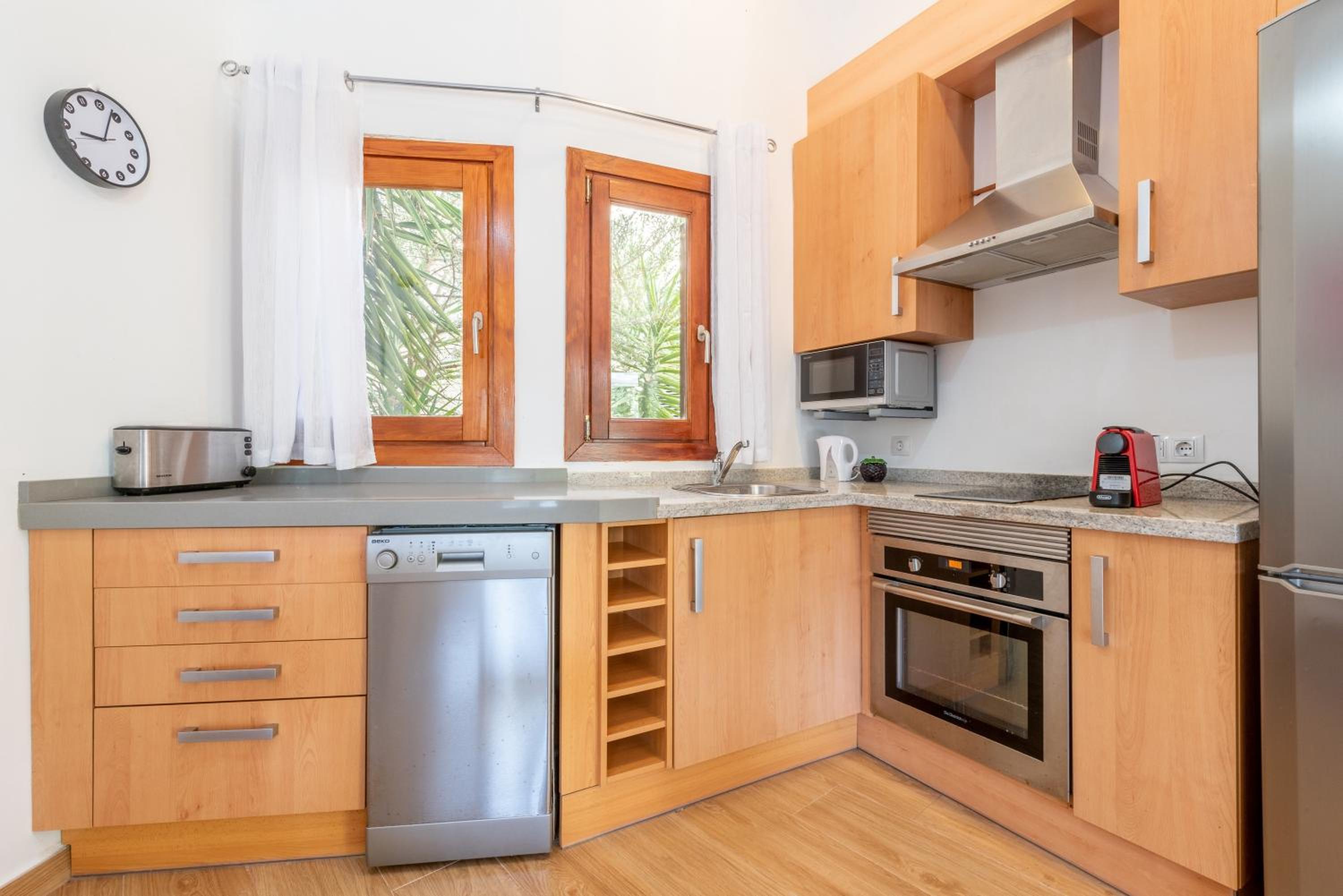 Two-Bedroom House - Photo 9
