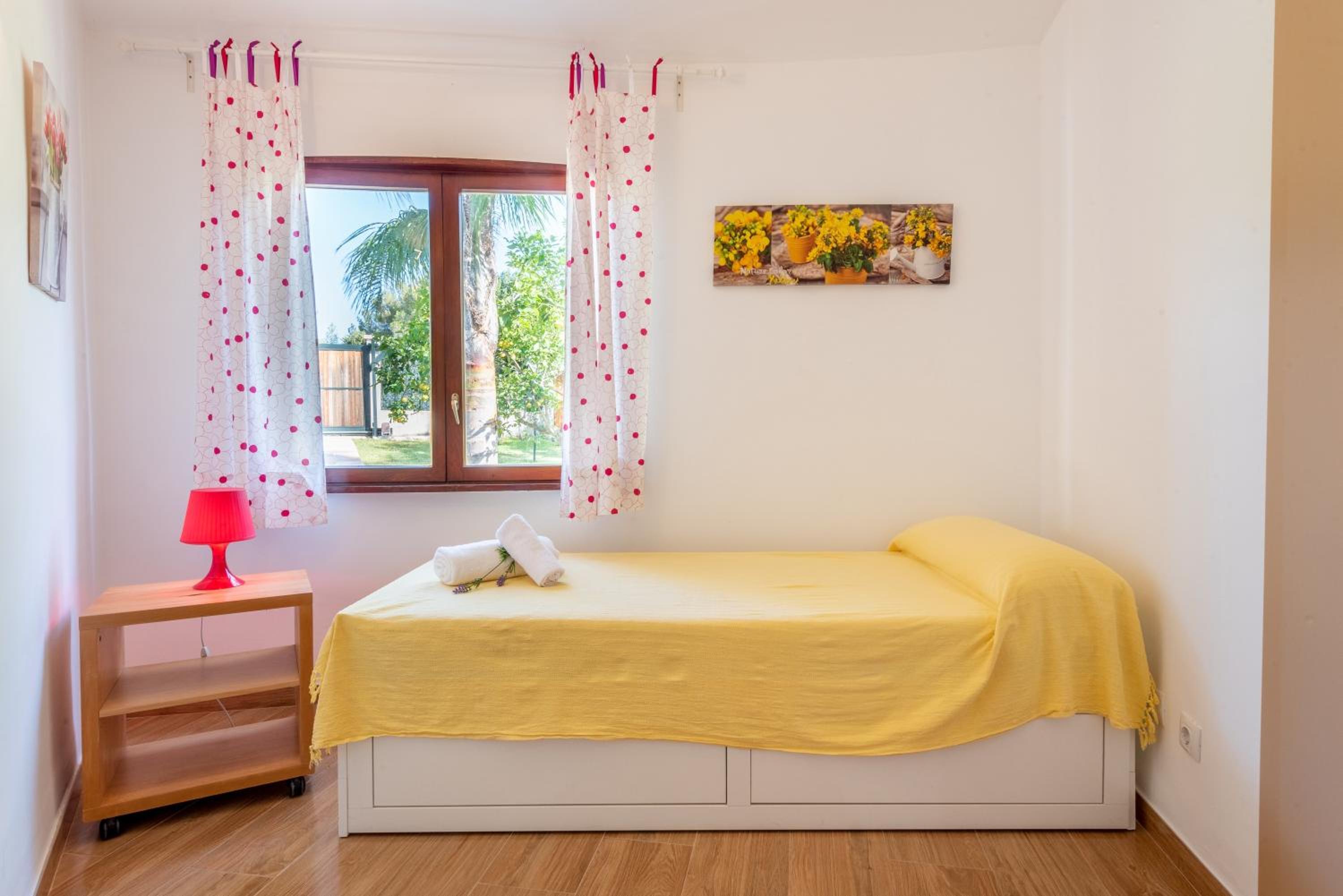 Two-Bedroom House - Photo 13