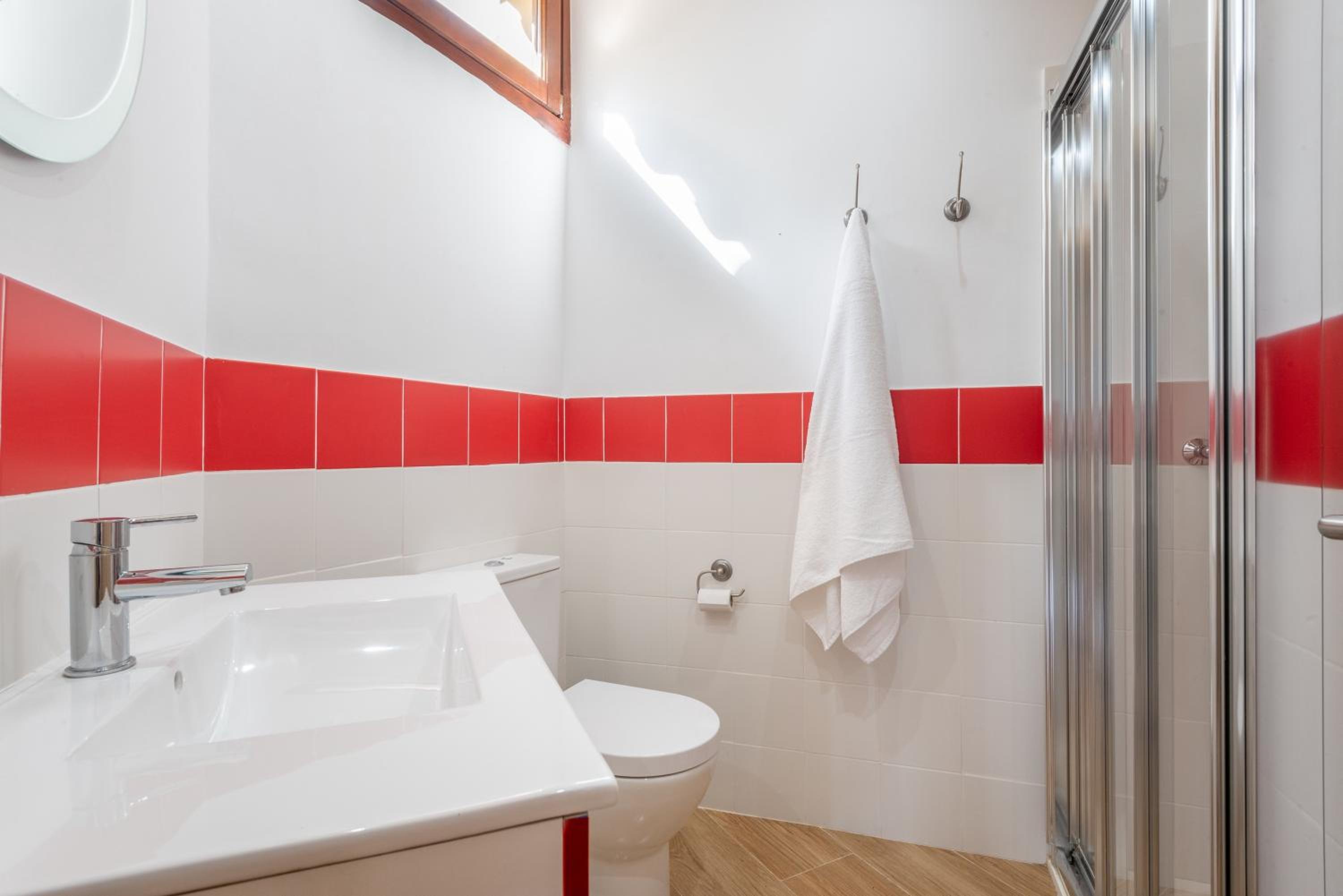 Two-Bedroom House - Photo 16