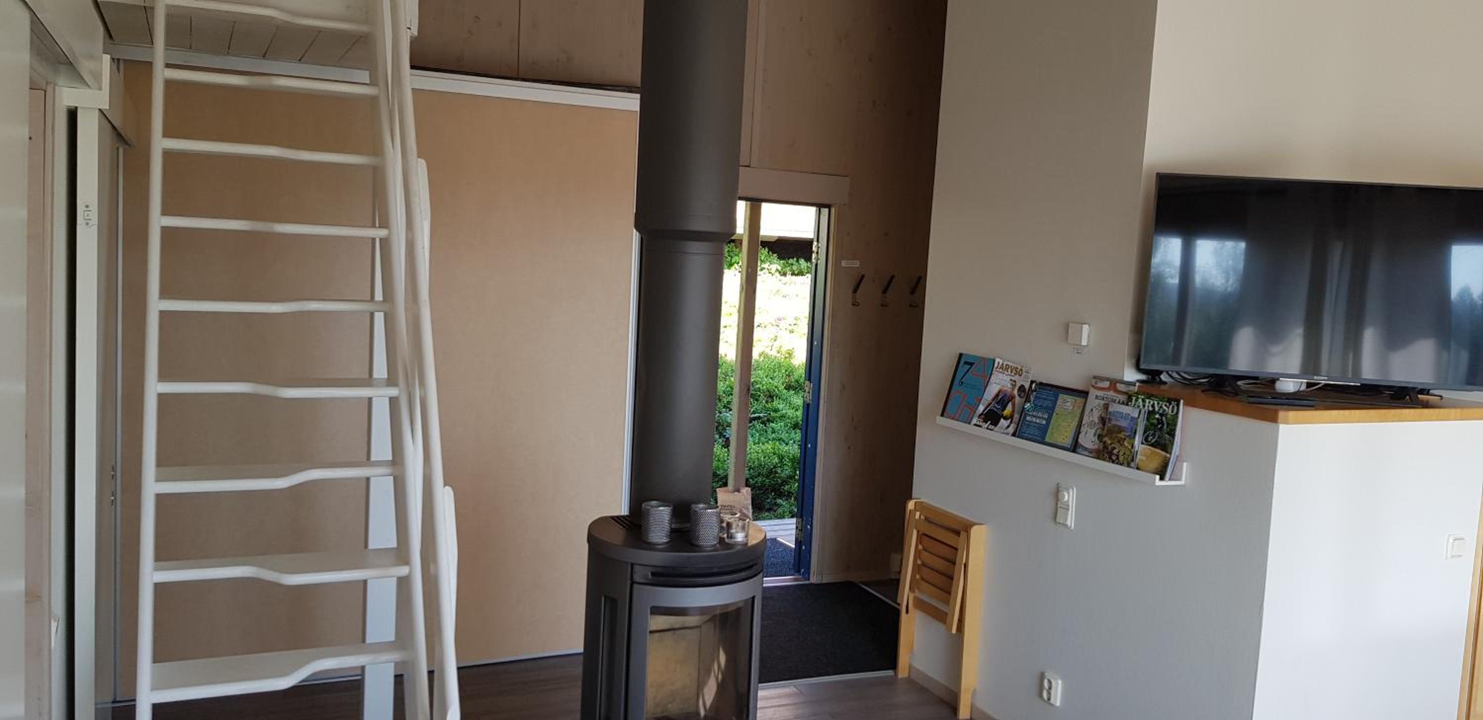 Three-Bedroom House - Photo 8