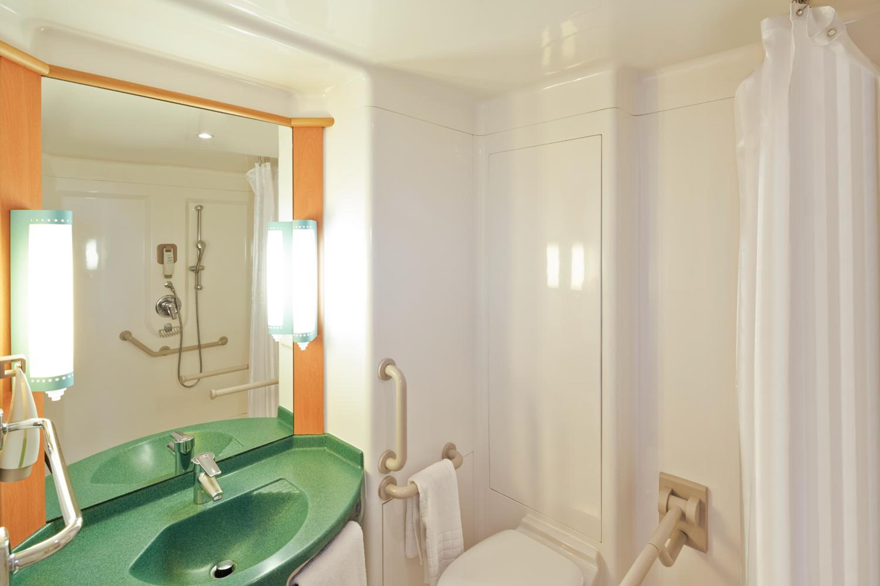 Twin Room - Photo 6