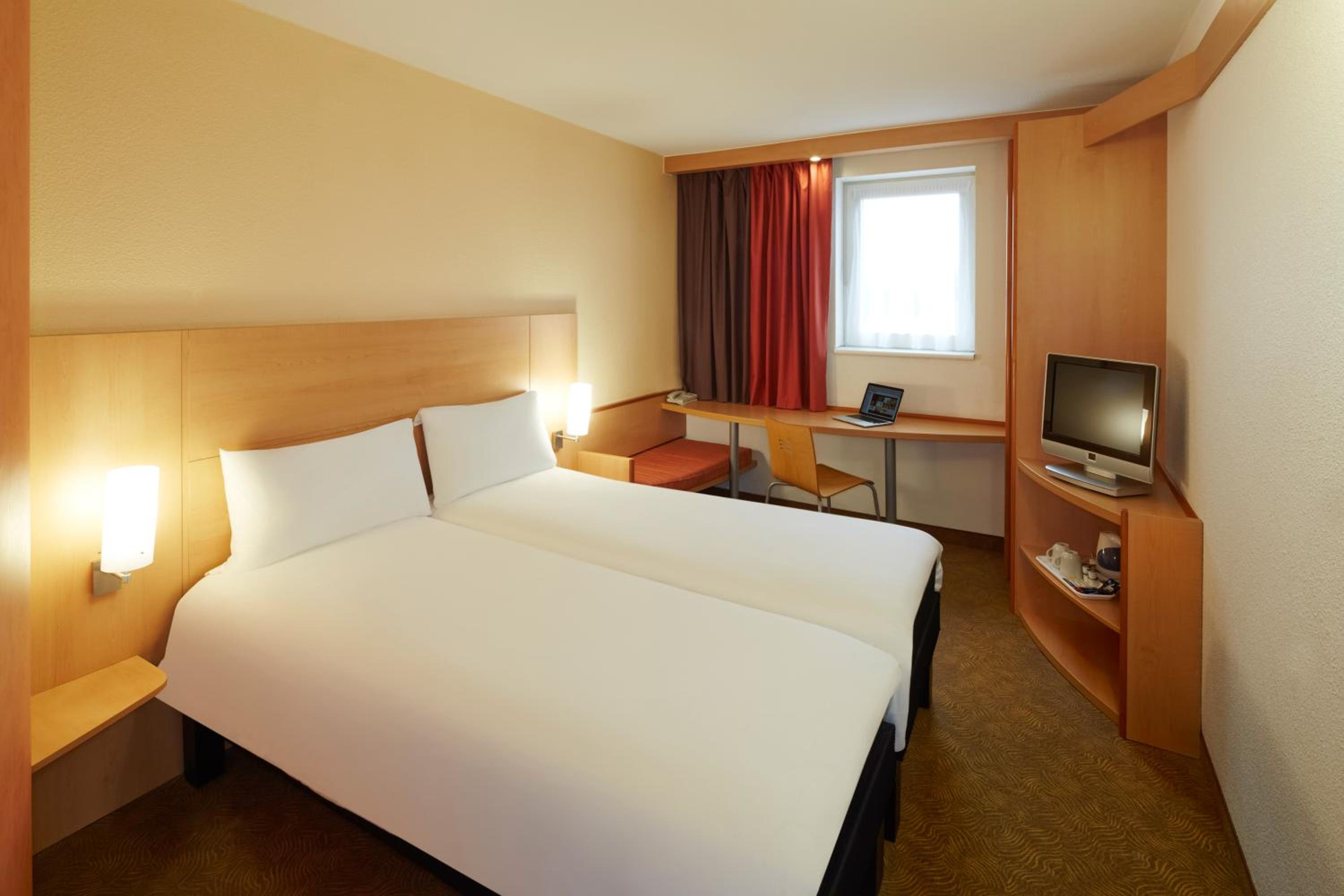 Twin Room - Photo 2