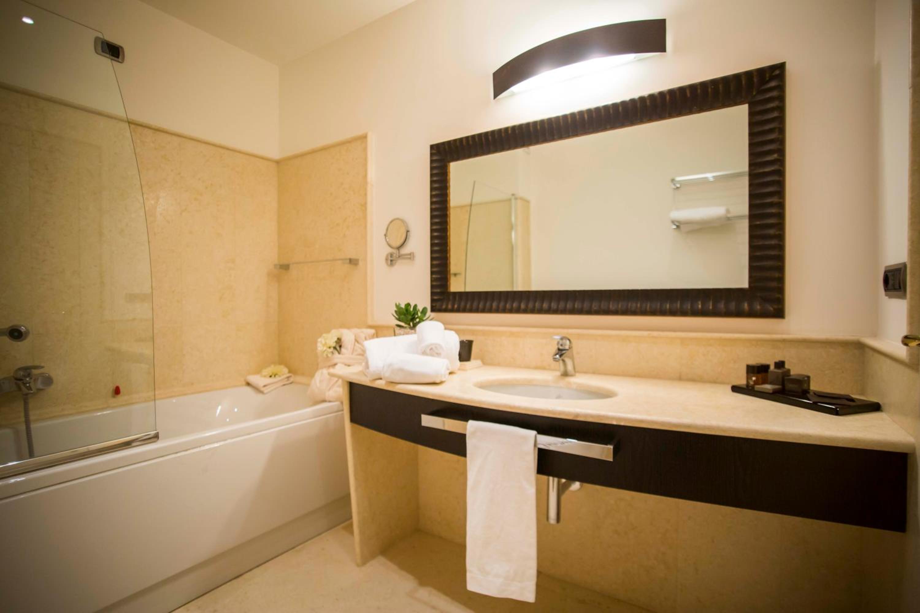 Standard Double Room - Photo 2