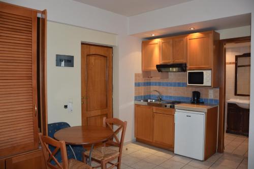 One-Bedroom Apartment - Photo 6