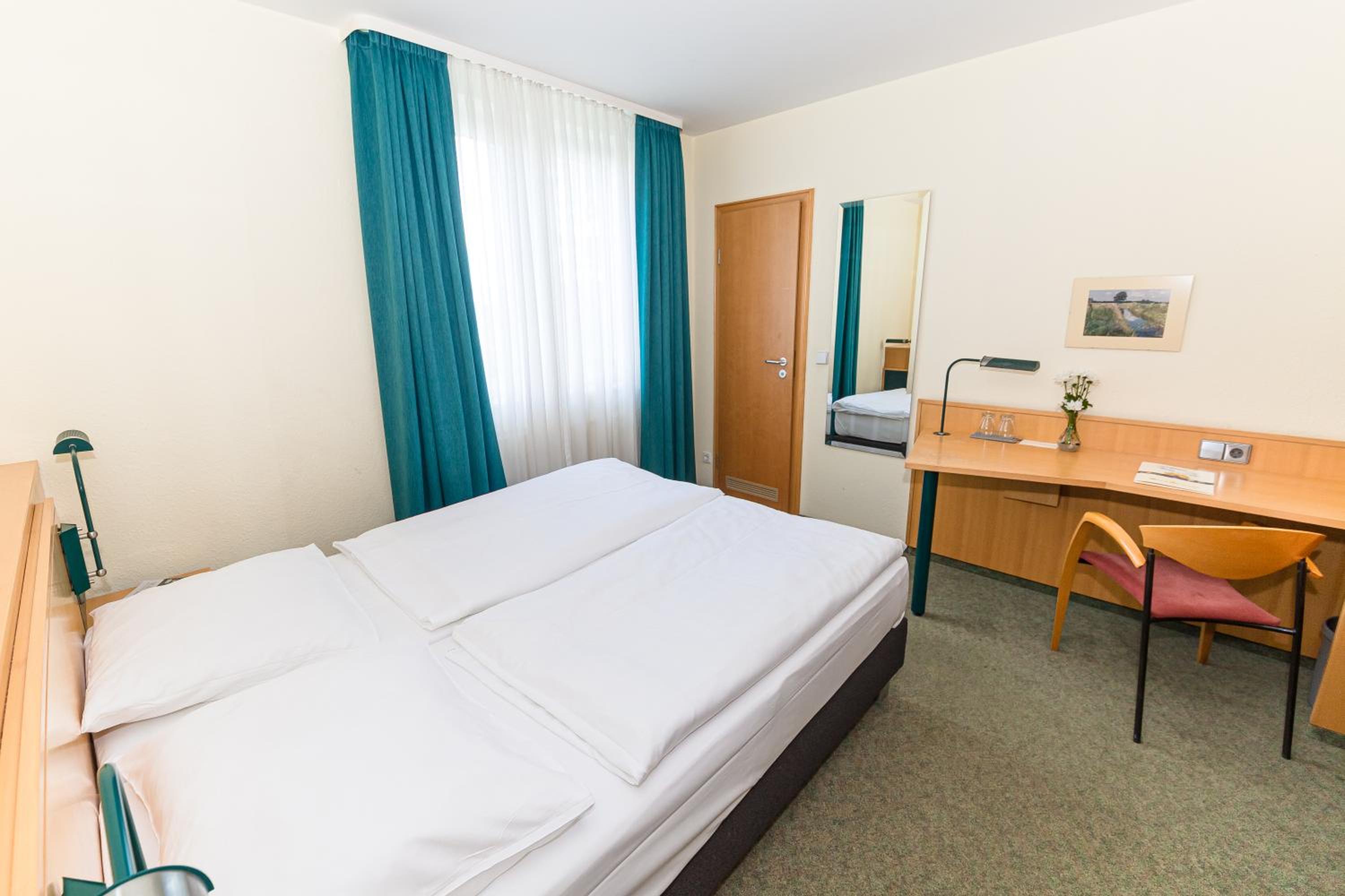 Economy Double Room photo 3