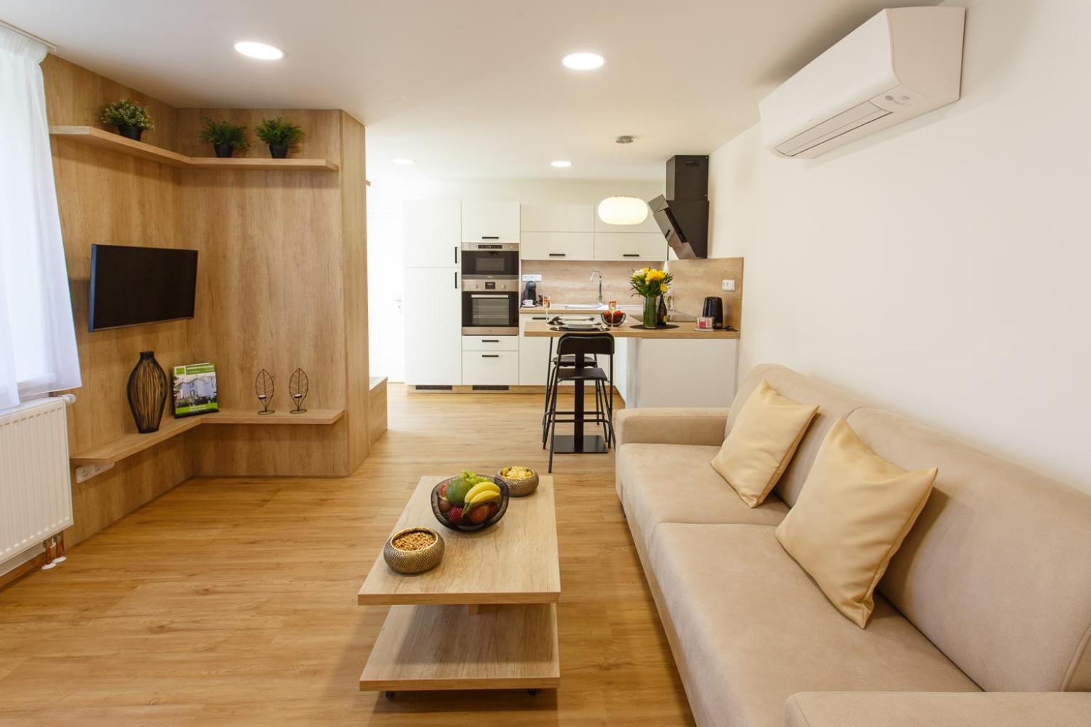 Apartment with Garden View