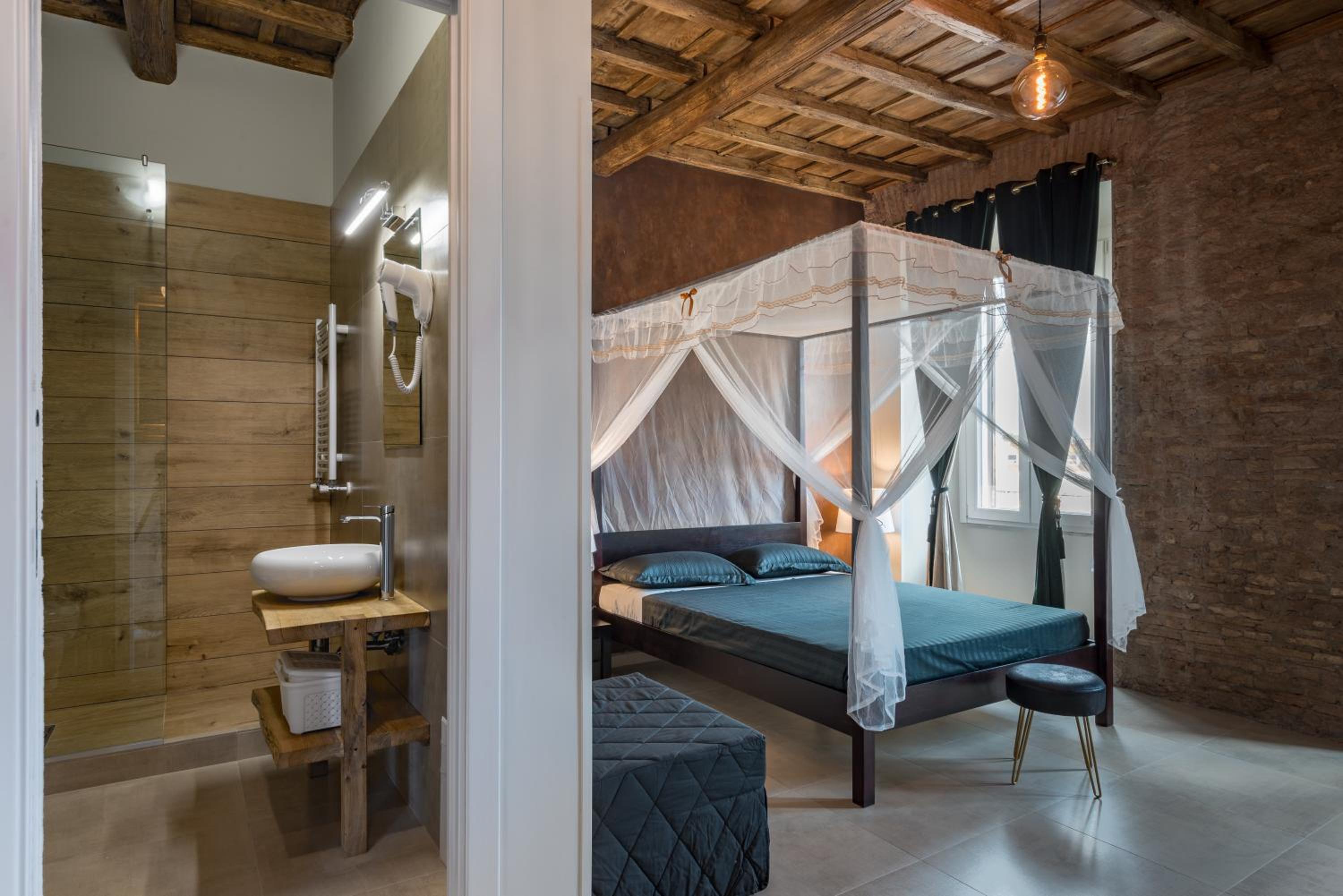 Double Room with Private Bathroom - Photo 5