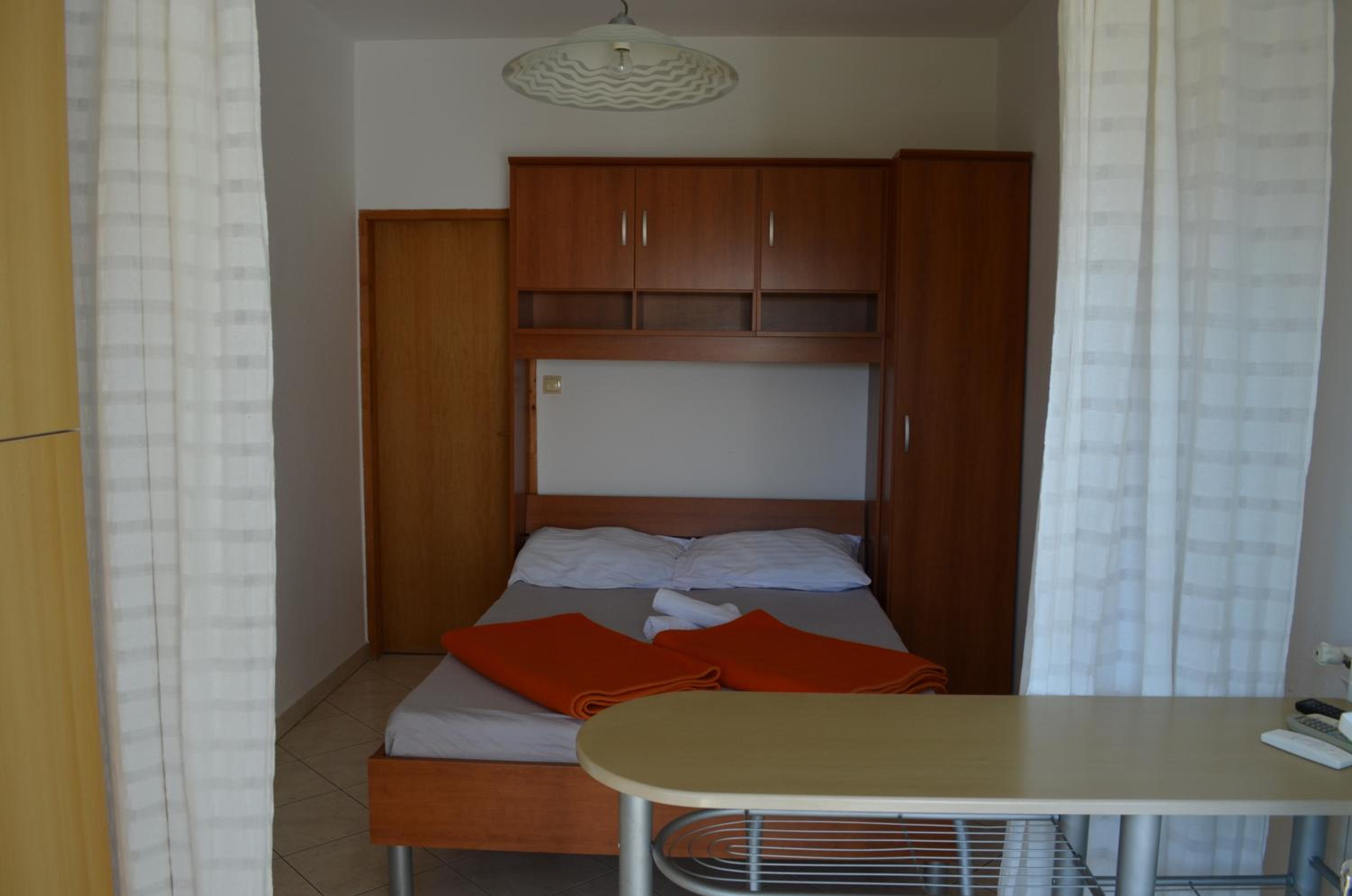 Studio Apartment photo 1