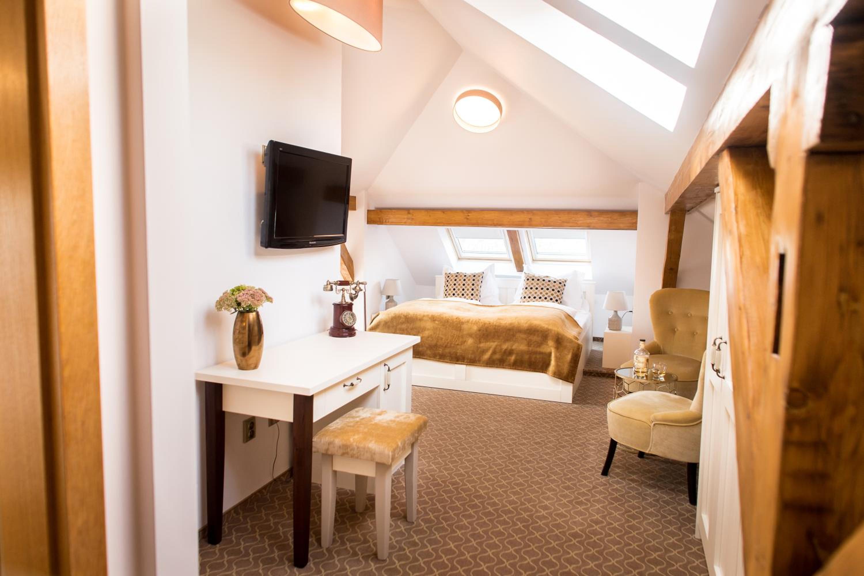 Deluxe Double Room with Extra Bed photo 1