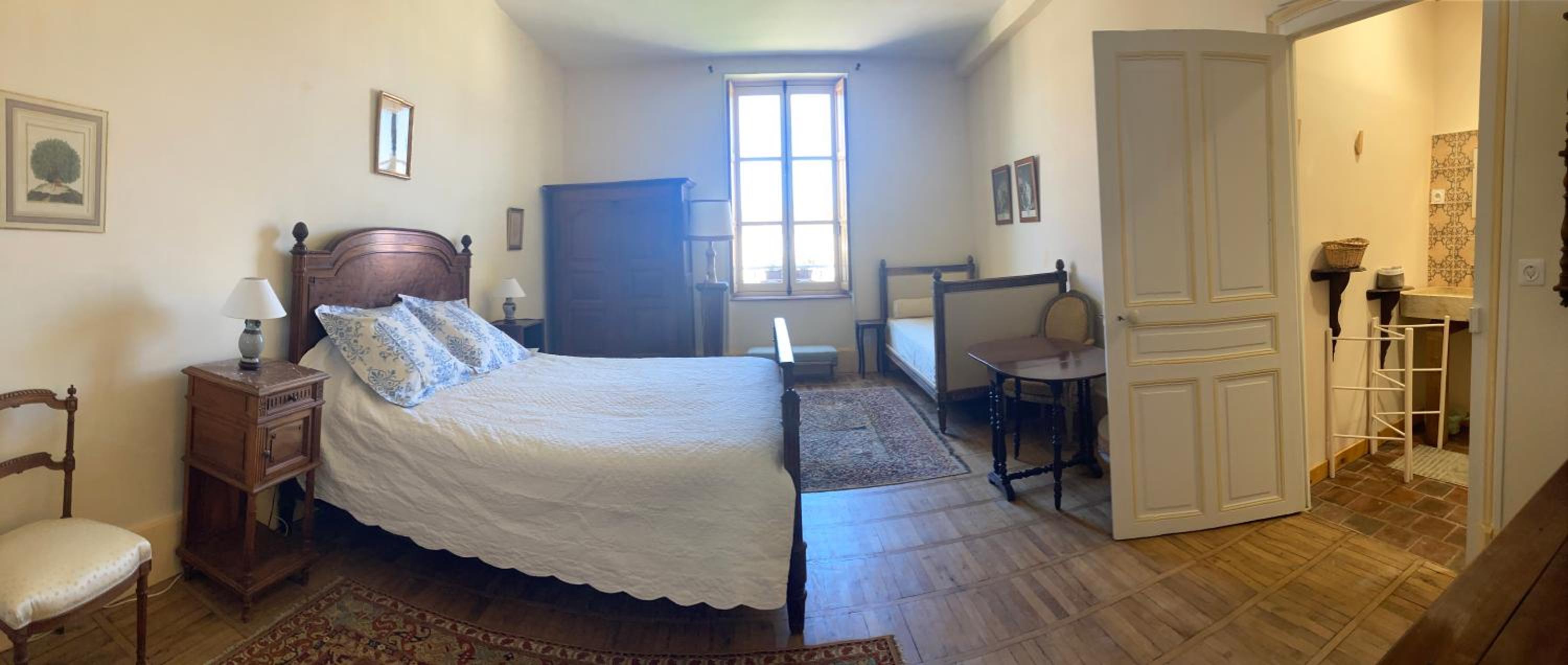 Deluxe Room (2 Adults + 1 Child) photo 3