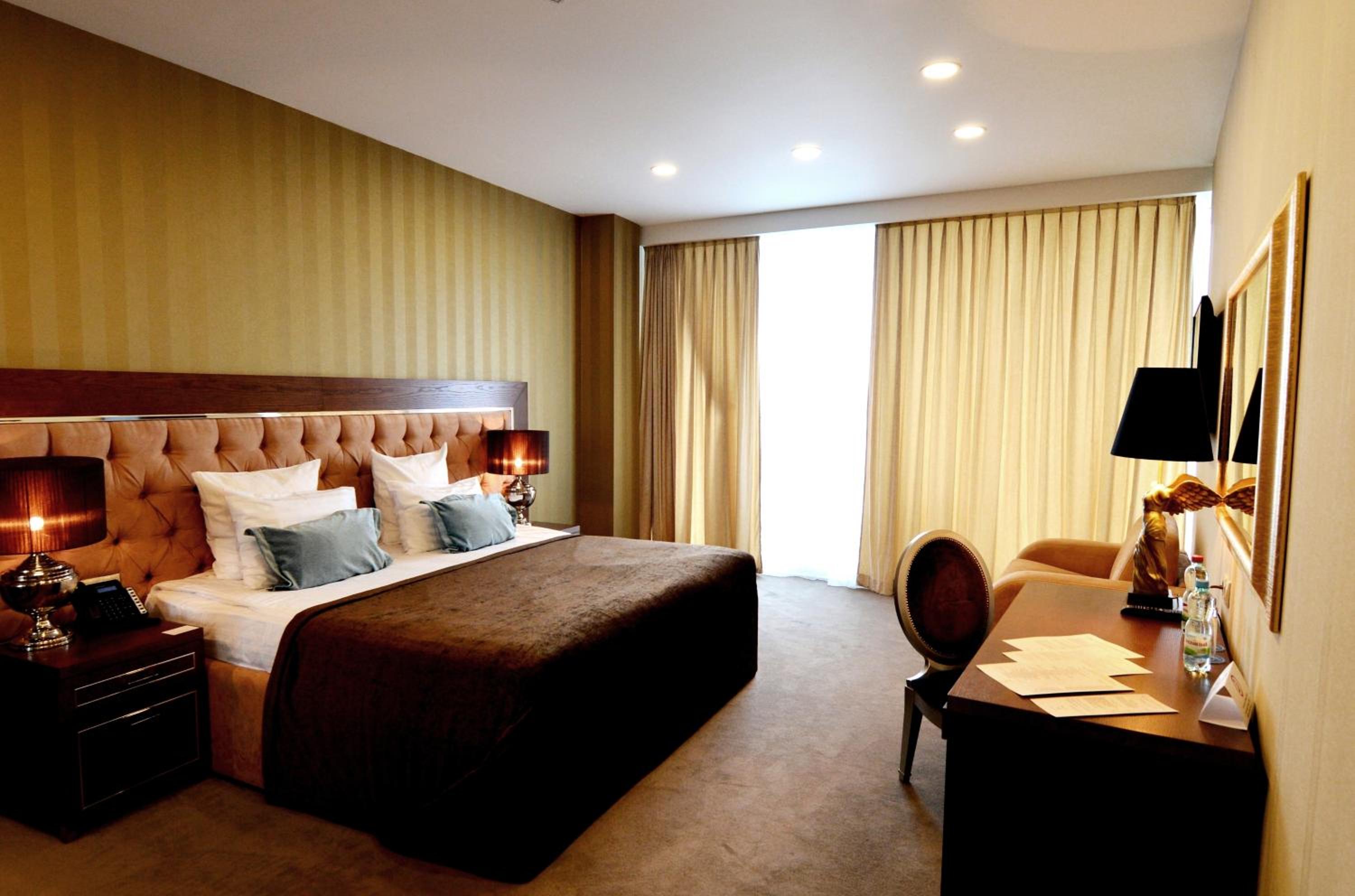 Deluxe Double or Twin Room with Balcony and Sea View photo 2