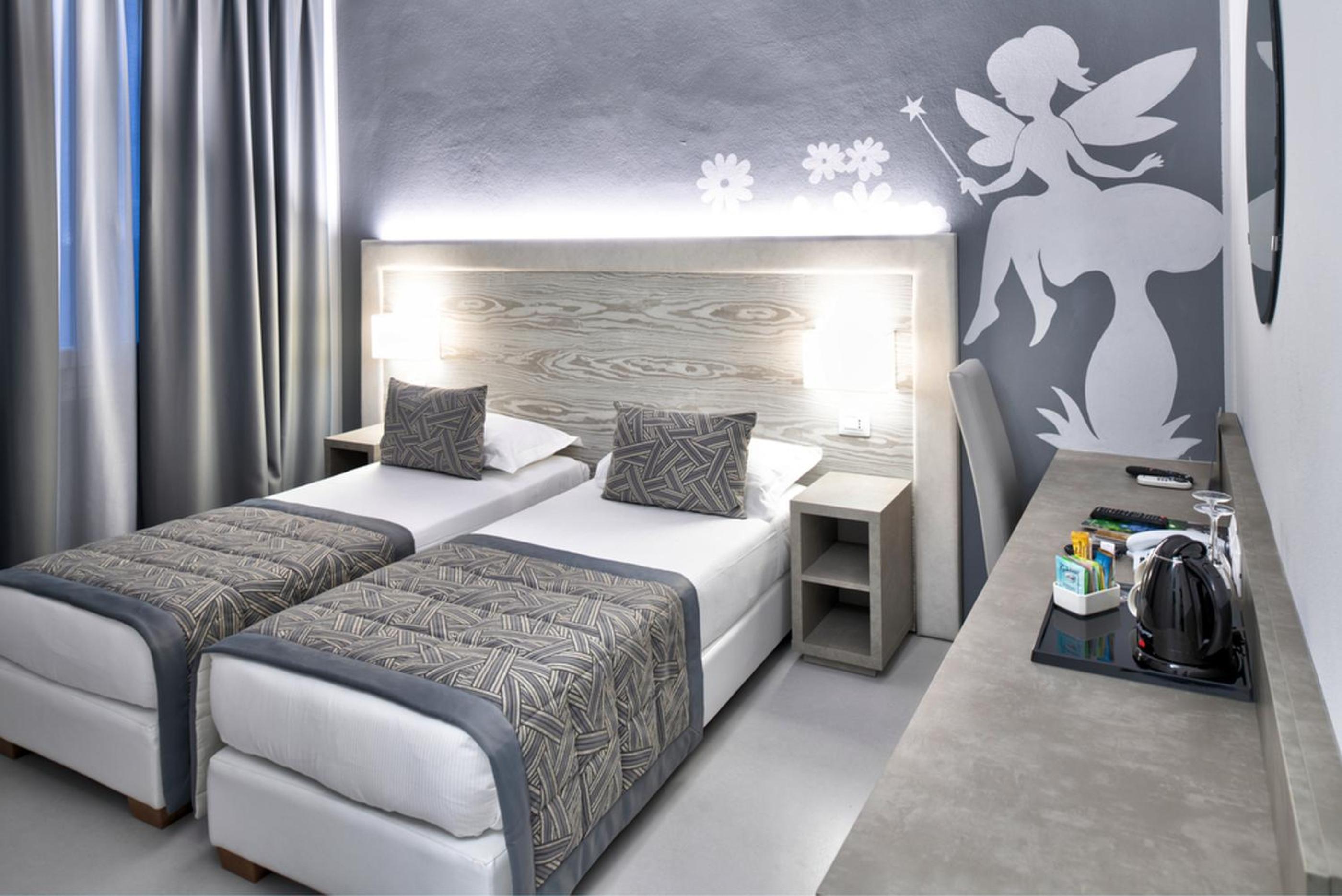 Standard Queen Room - Photo 8
