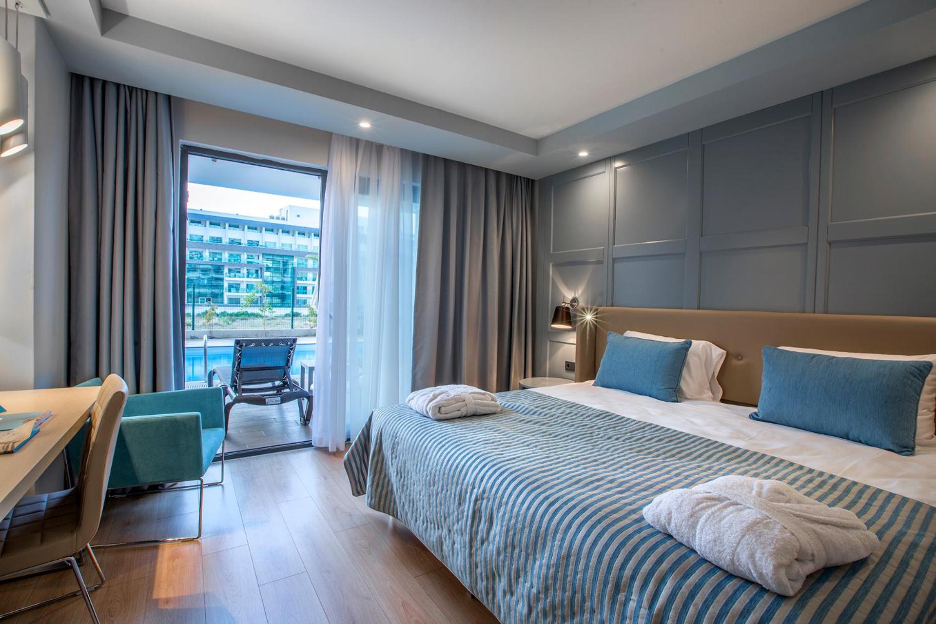 Double Room with Pool Access