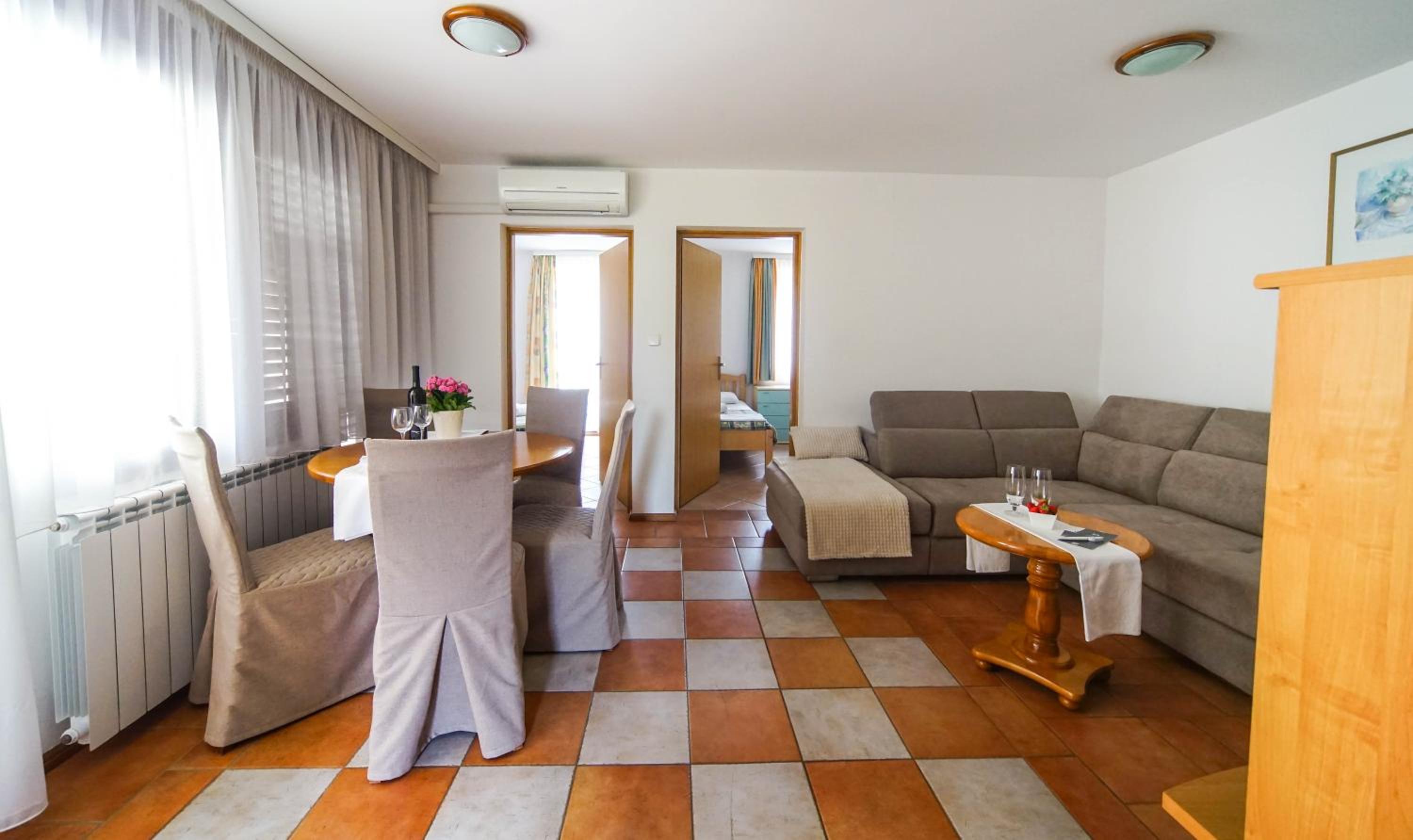 Comfort Two-Bedroom Apartment with Balcony photo 1
