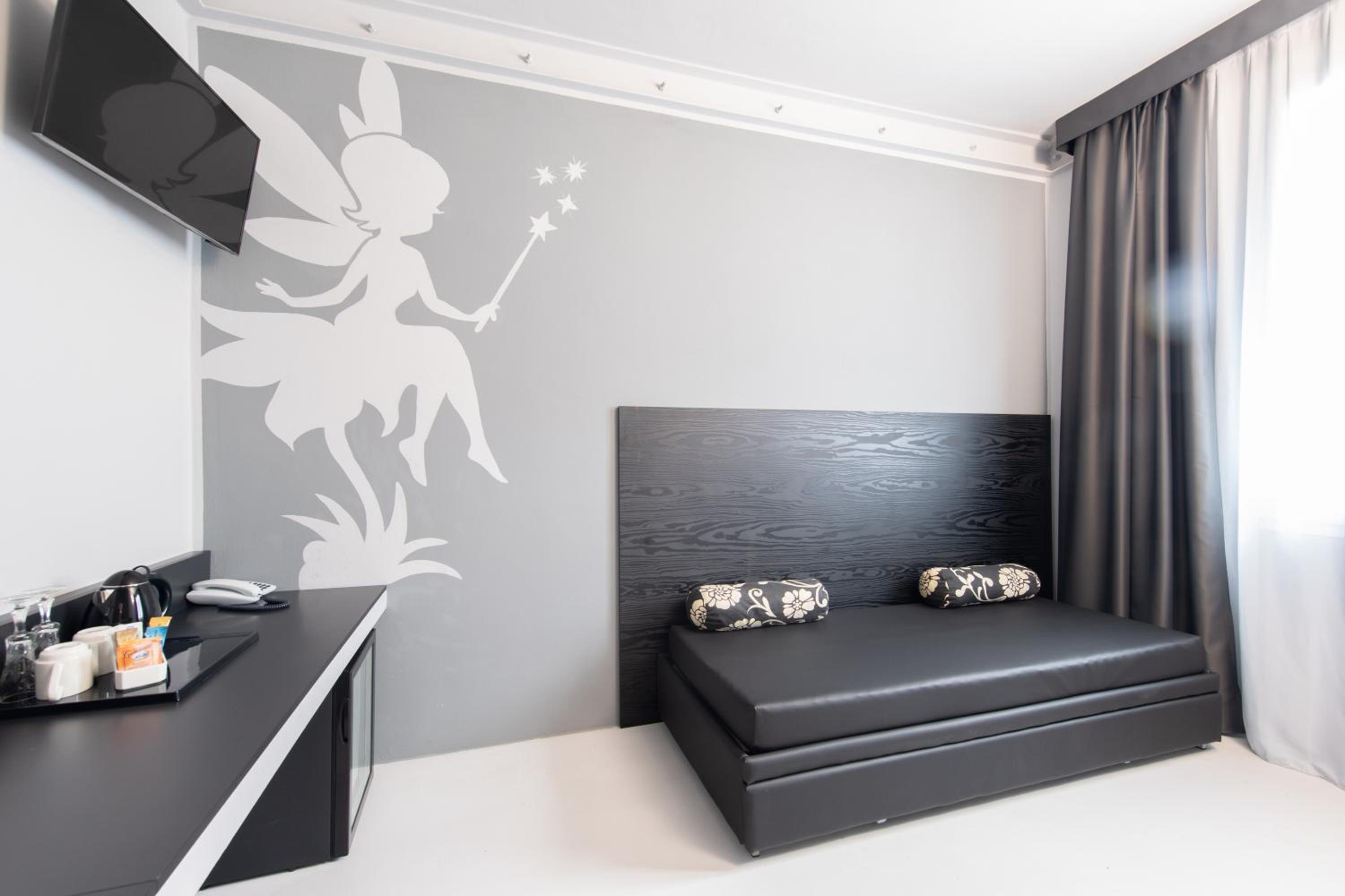 Junior Queen Suite - Photo 2
