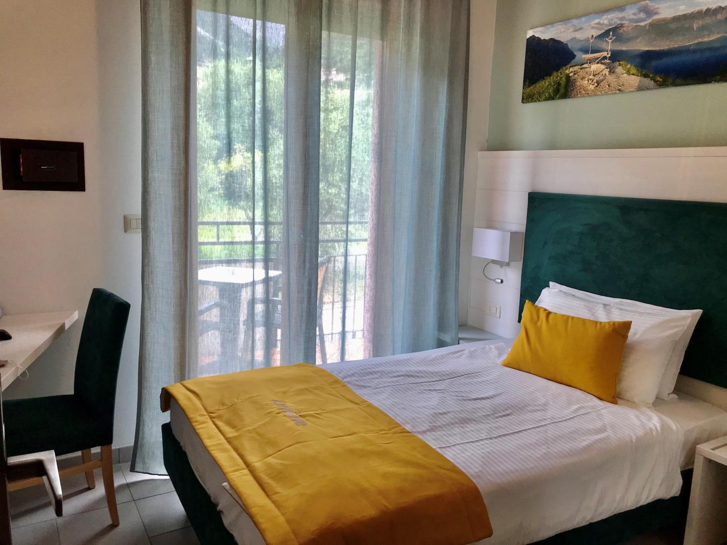 Single Room with Mountain View