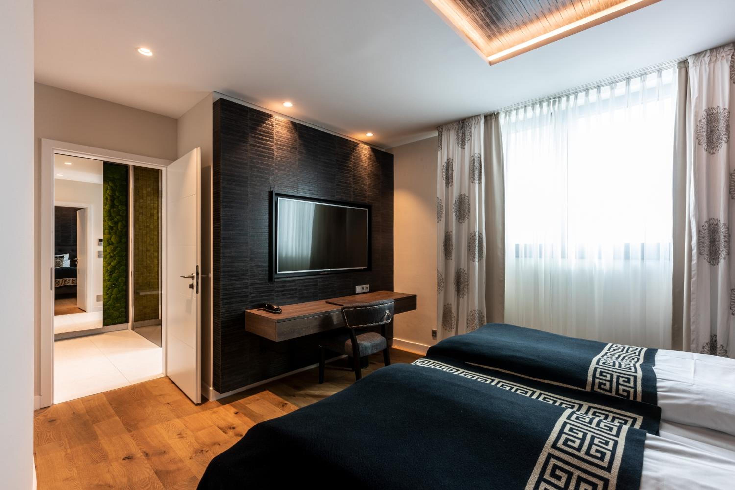 Owner Suite - Photo 16