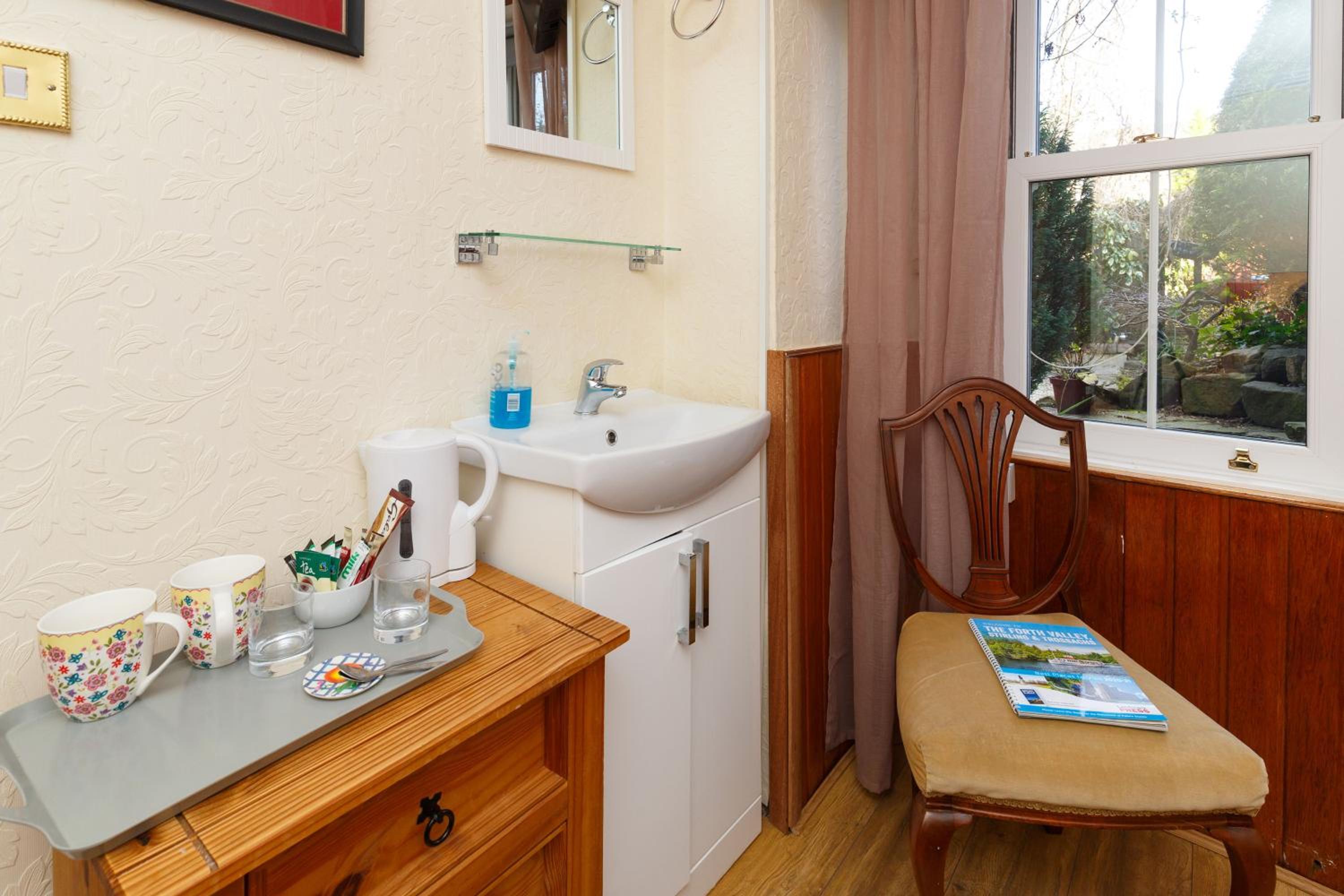Budget Double Room with External Bathroom photo 3