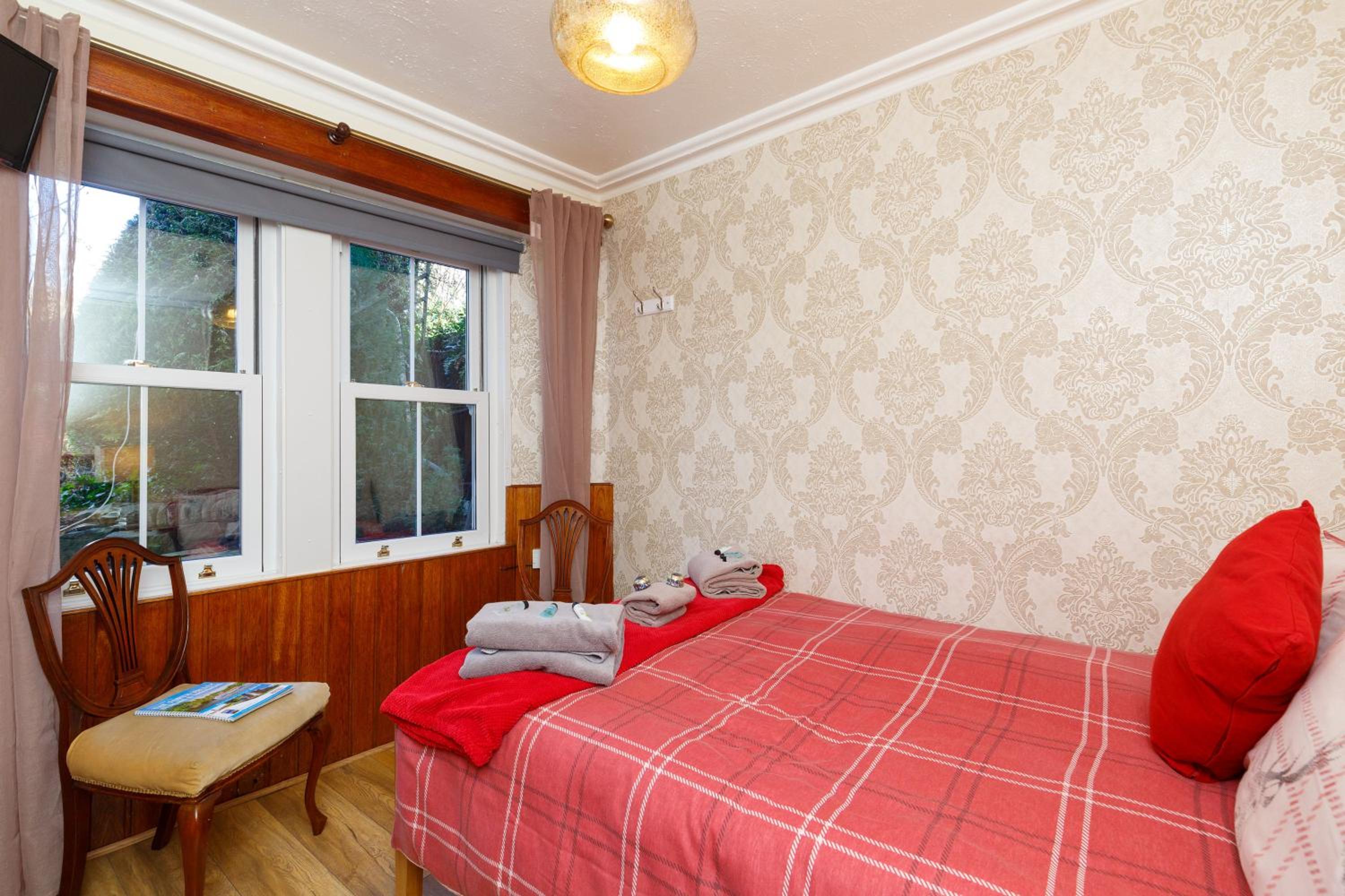 Budget Double Room with External Bathroom photo 1