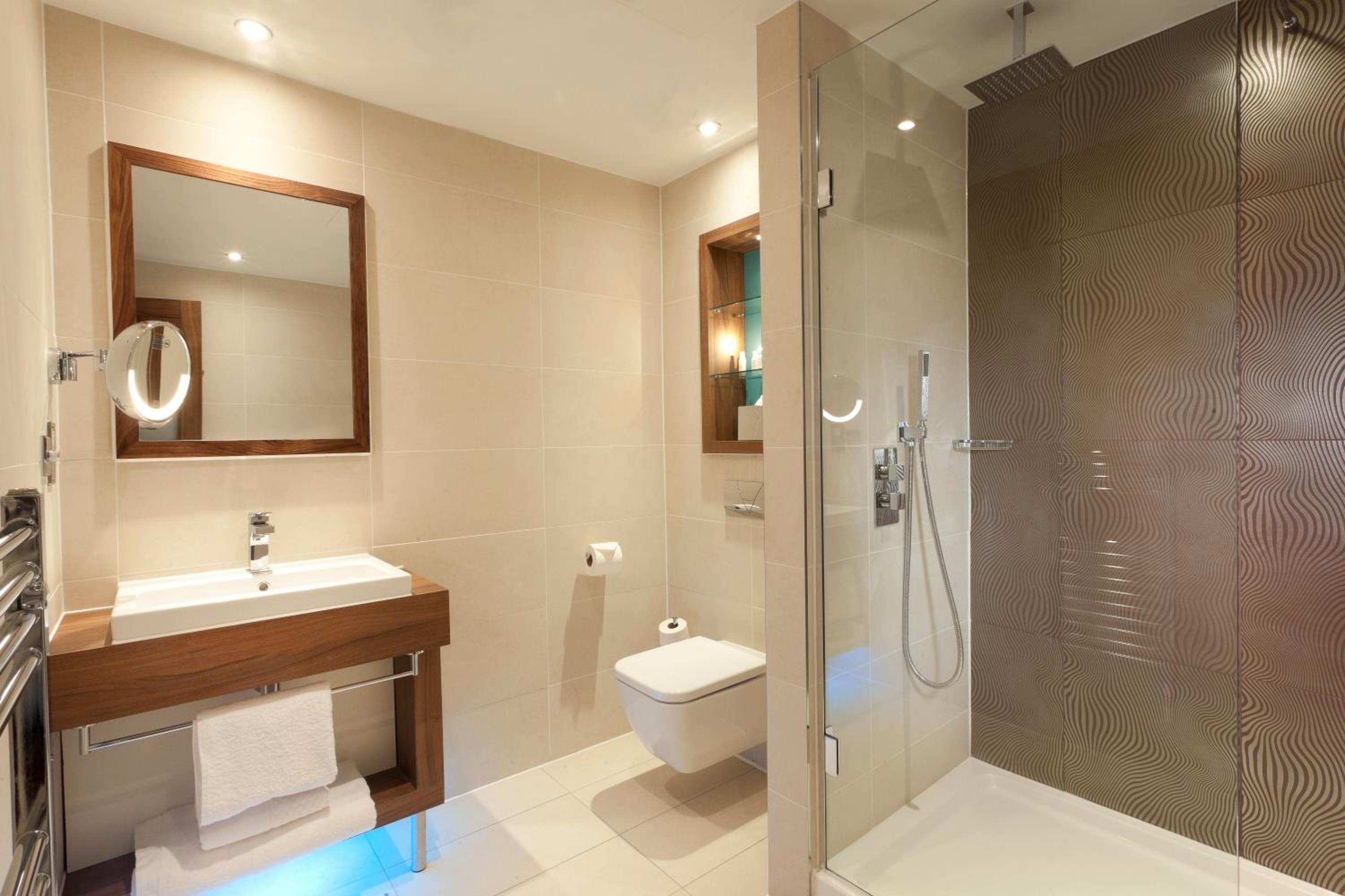 Premium King Room - Photo 12