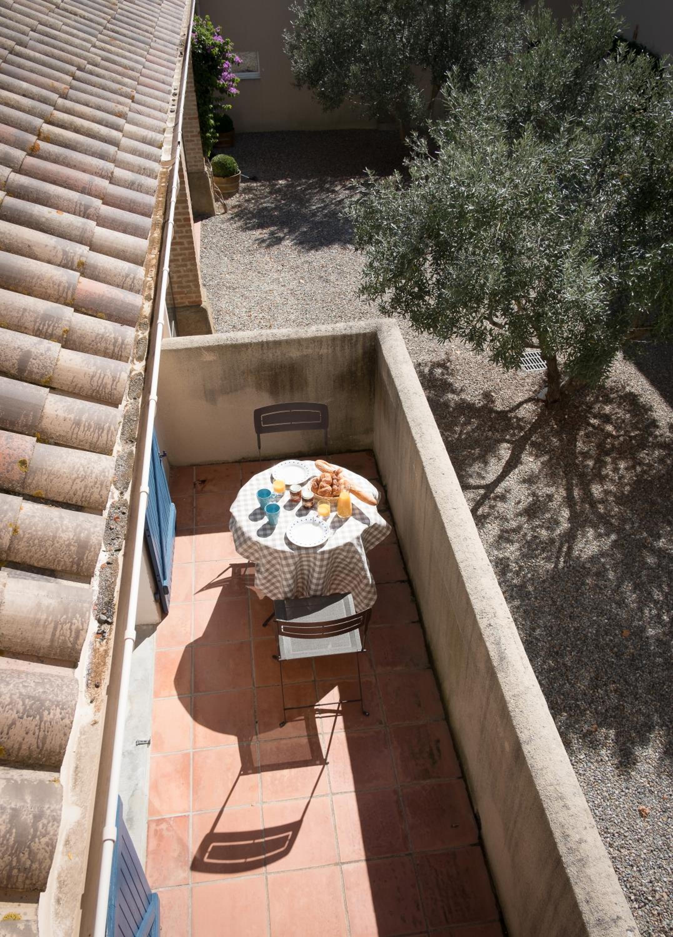 Apartment with Terrace photo 3