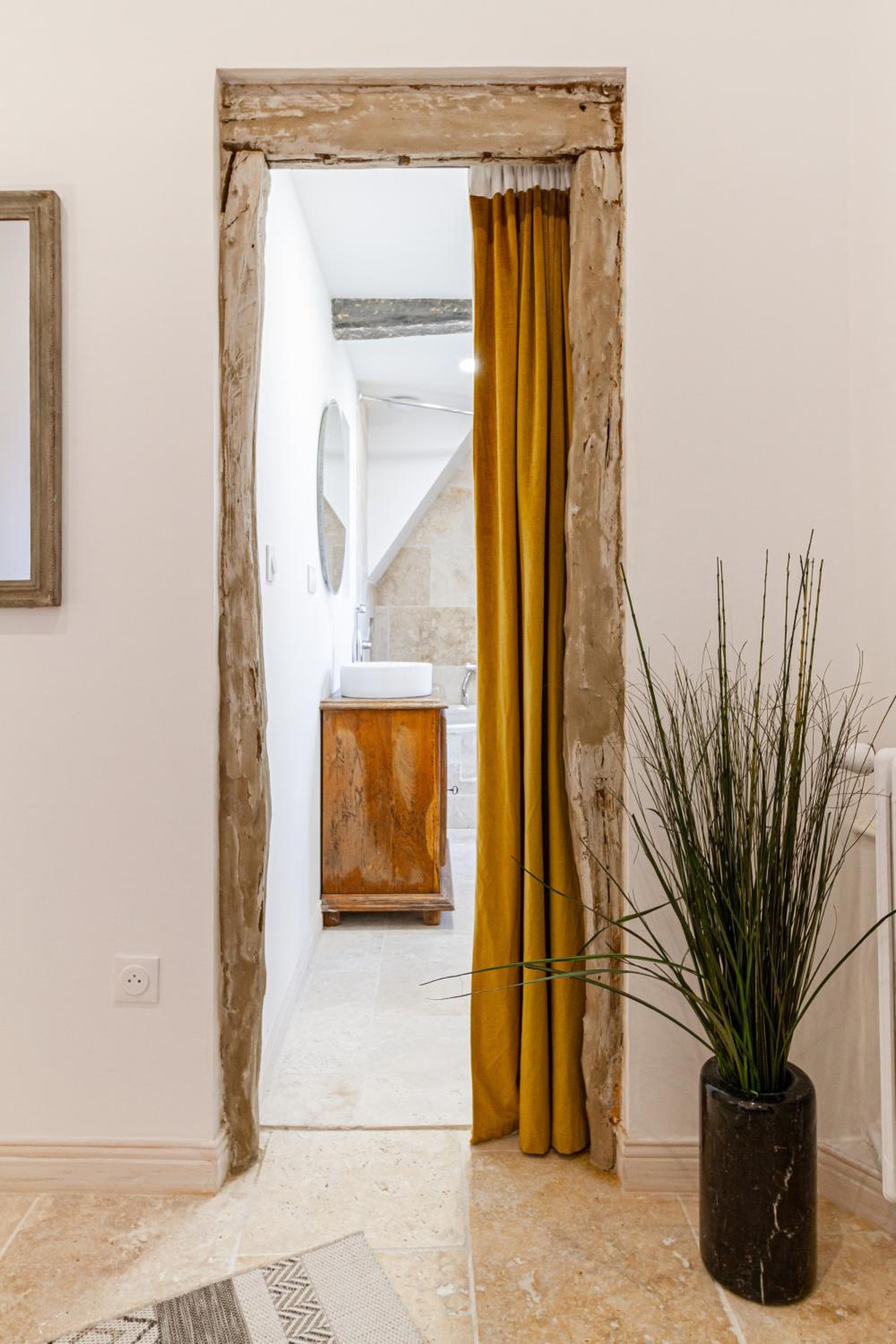 Queen Suite - Photo 2