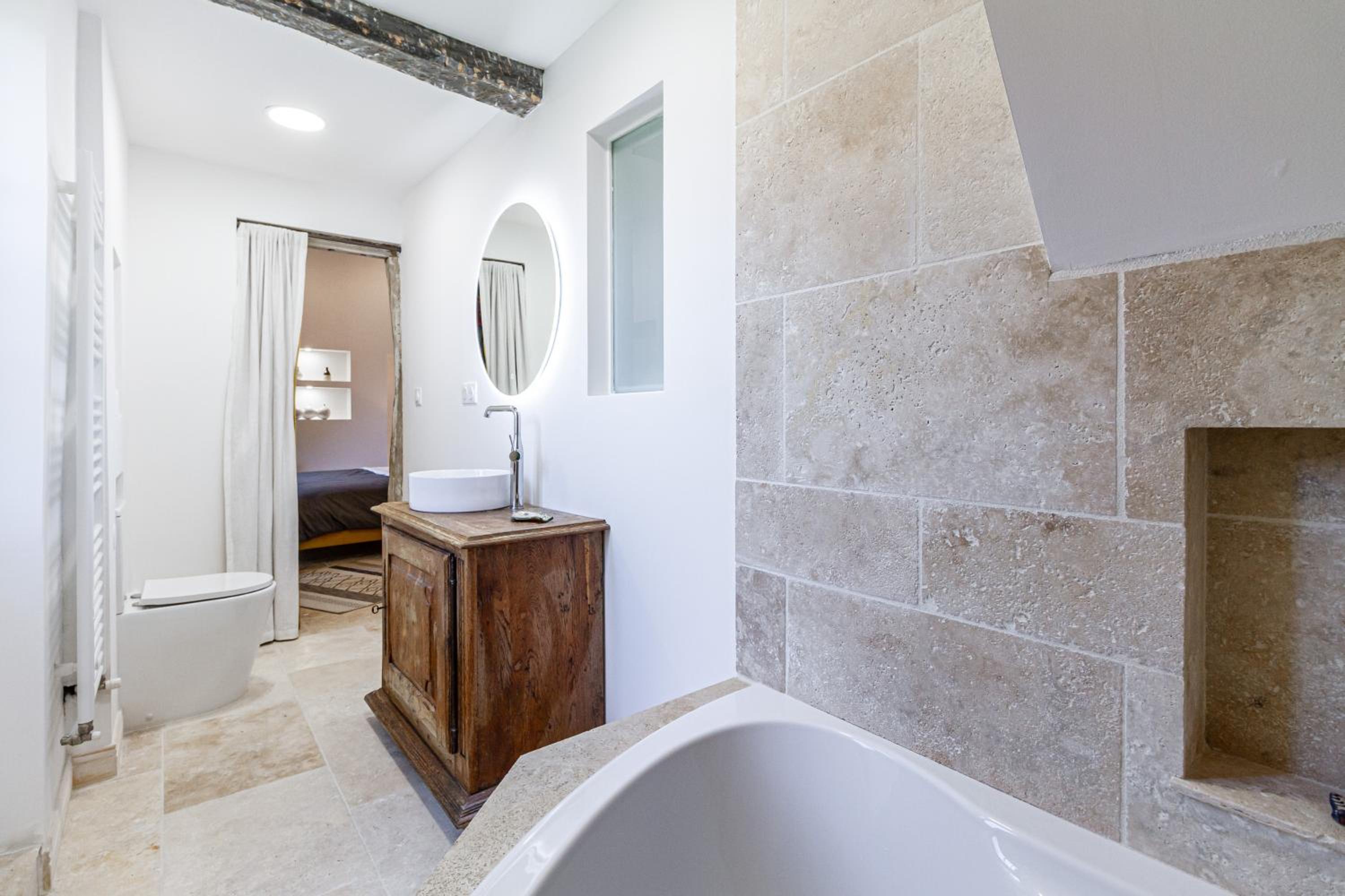 Queen Suite - Photo 1