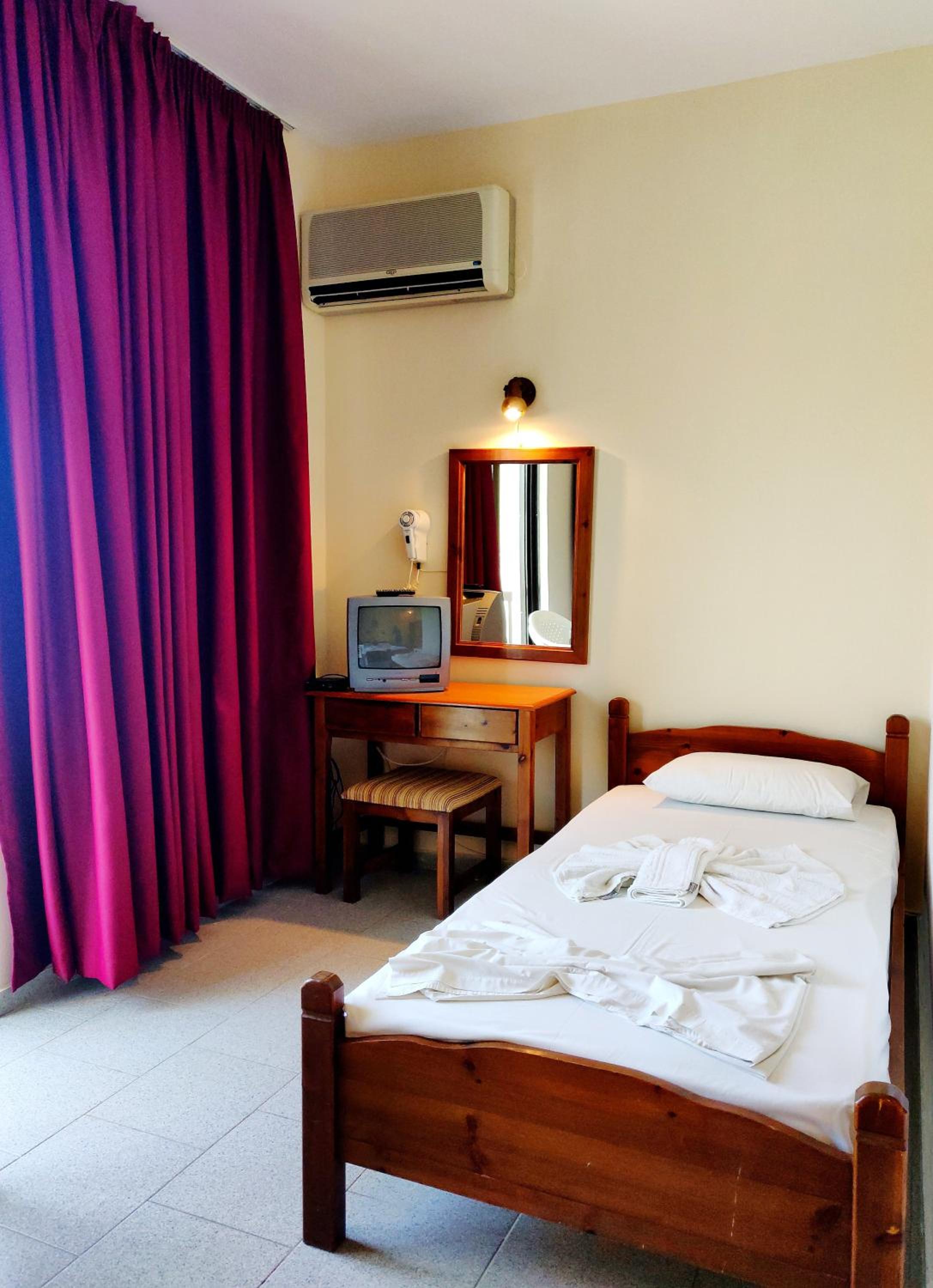 Triple Room with Balcony - Photo 3
