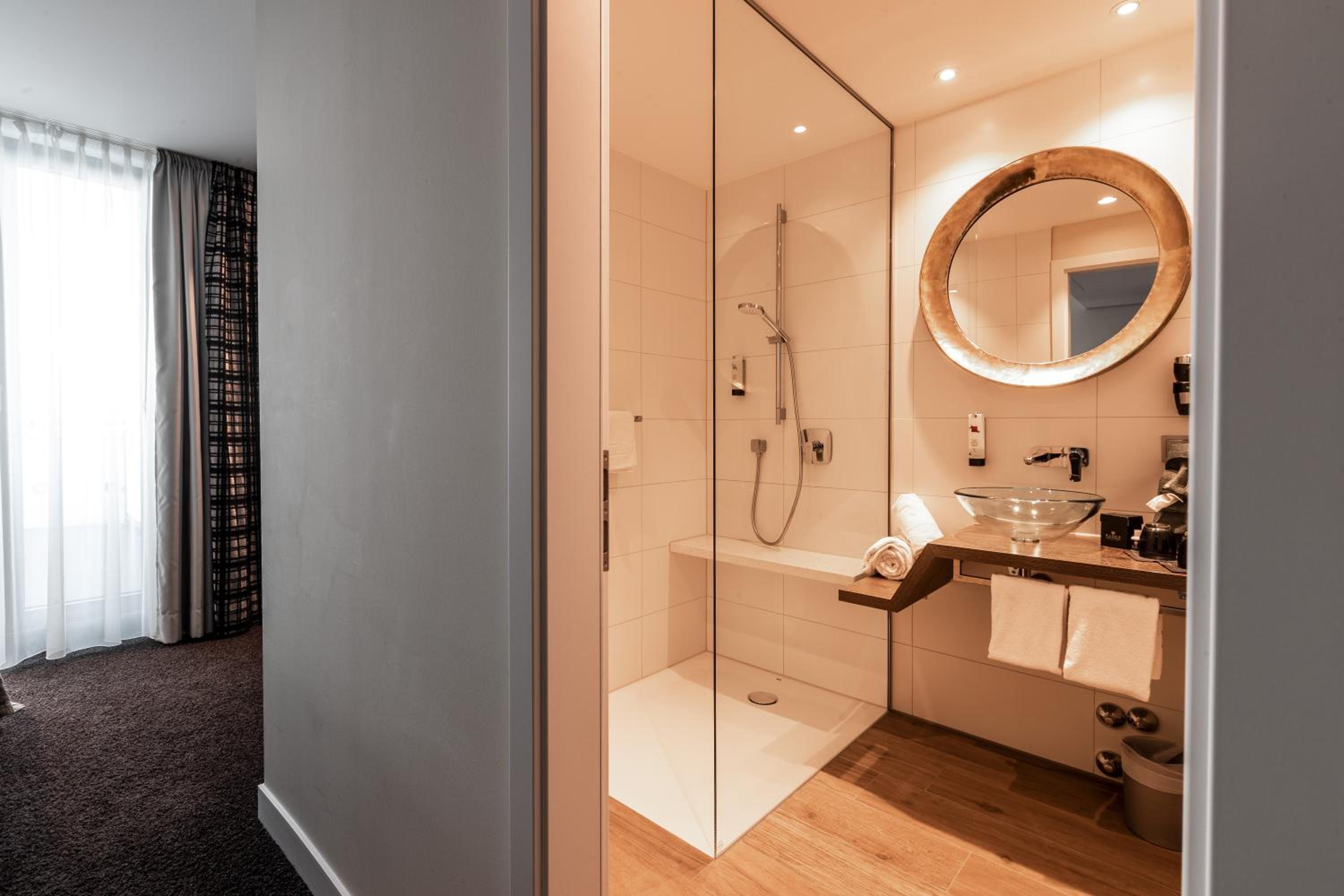 Comfort Plus Double Room with Balcony - Photo 3