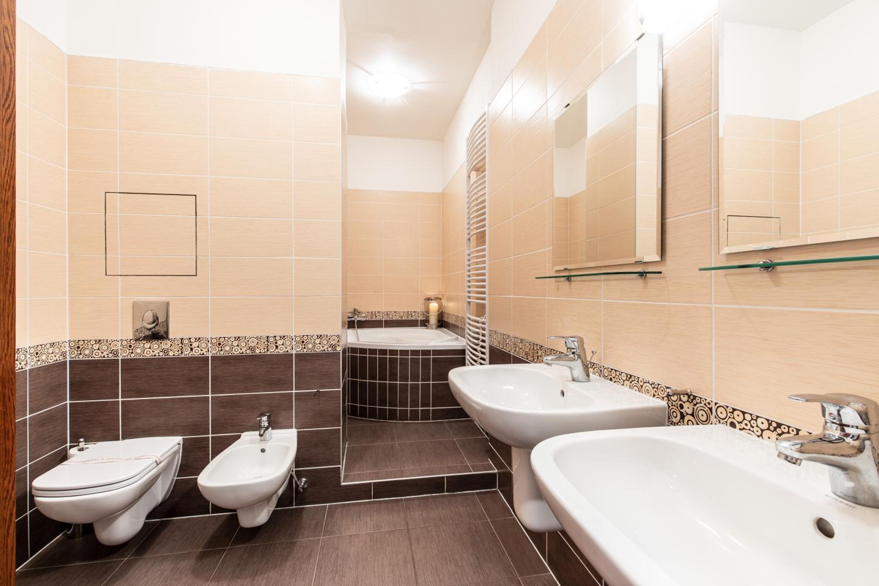 Two-Bedroom Apartment (5 Adults) - Photo 7