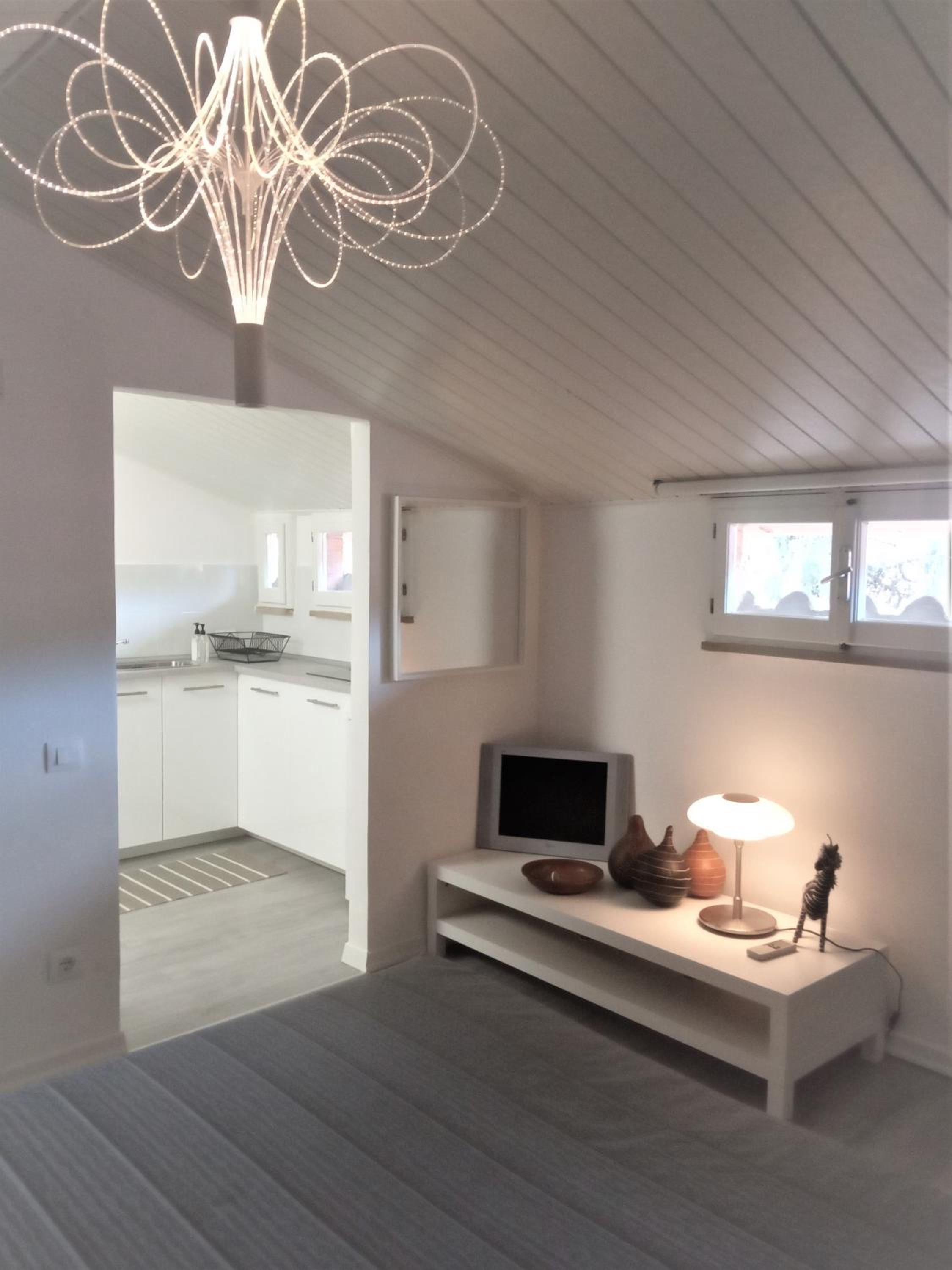 One-Bedroom Apartment - Photo 3