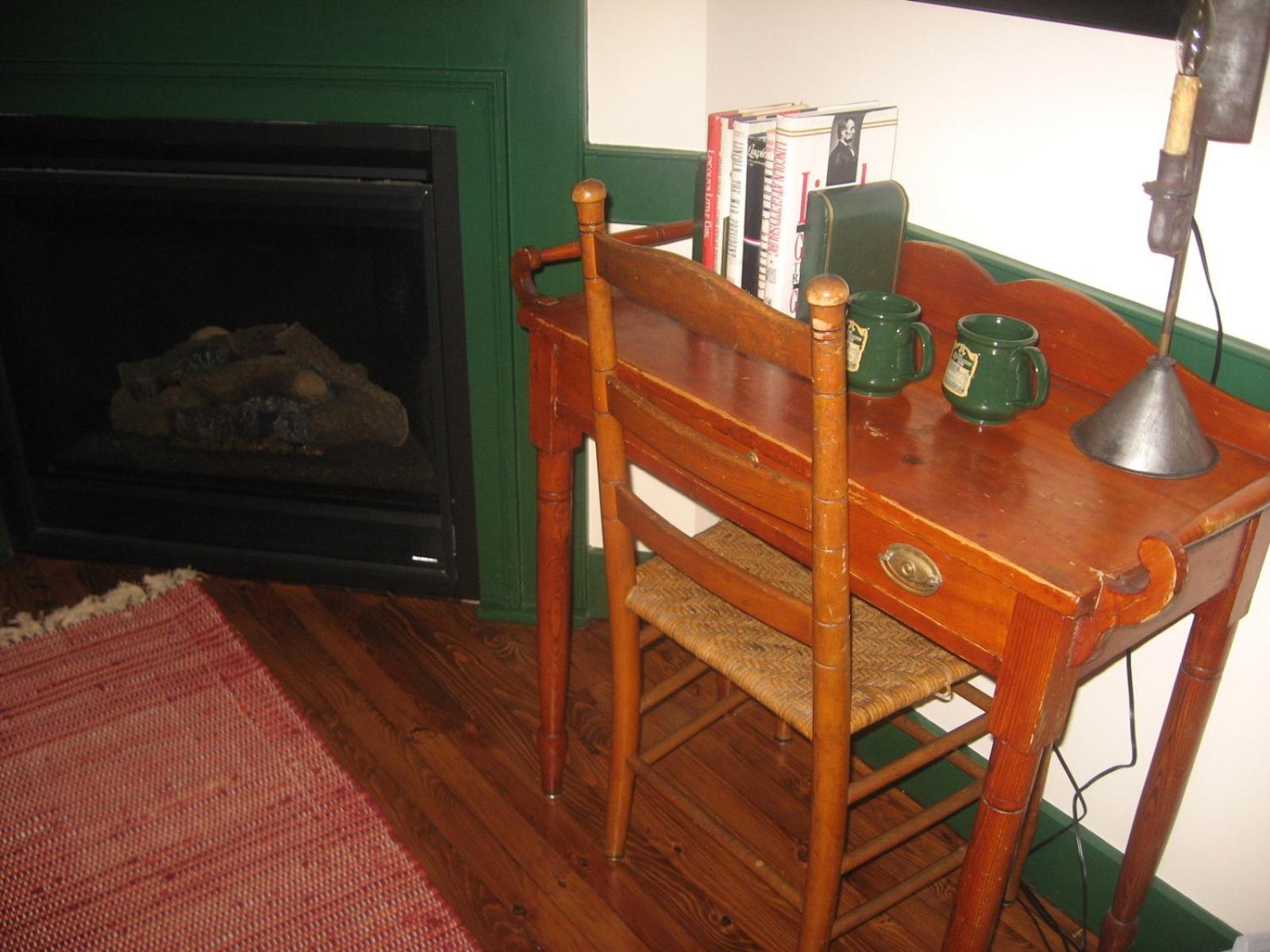 Queen Room photo 2