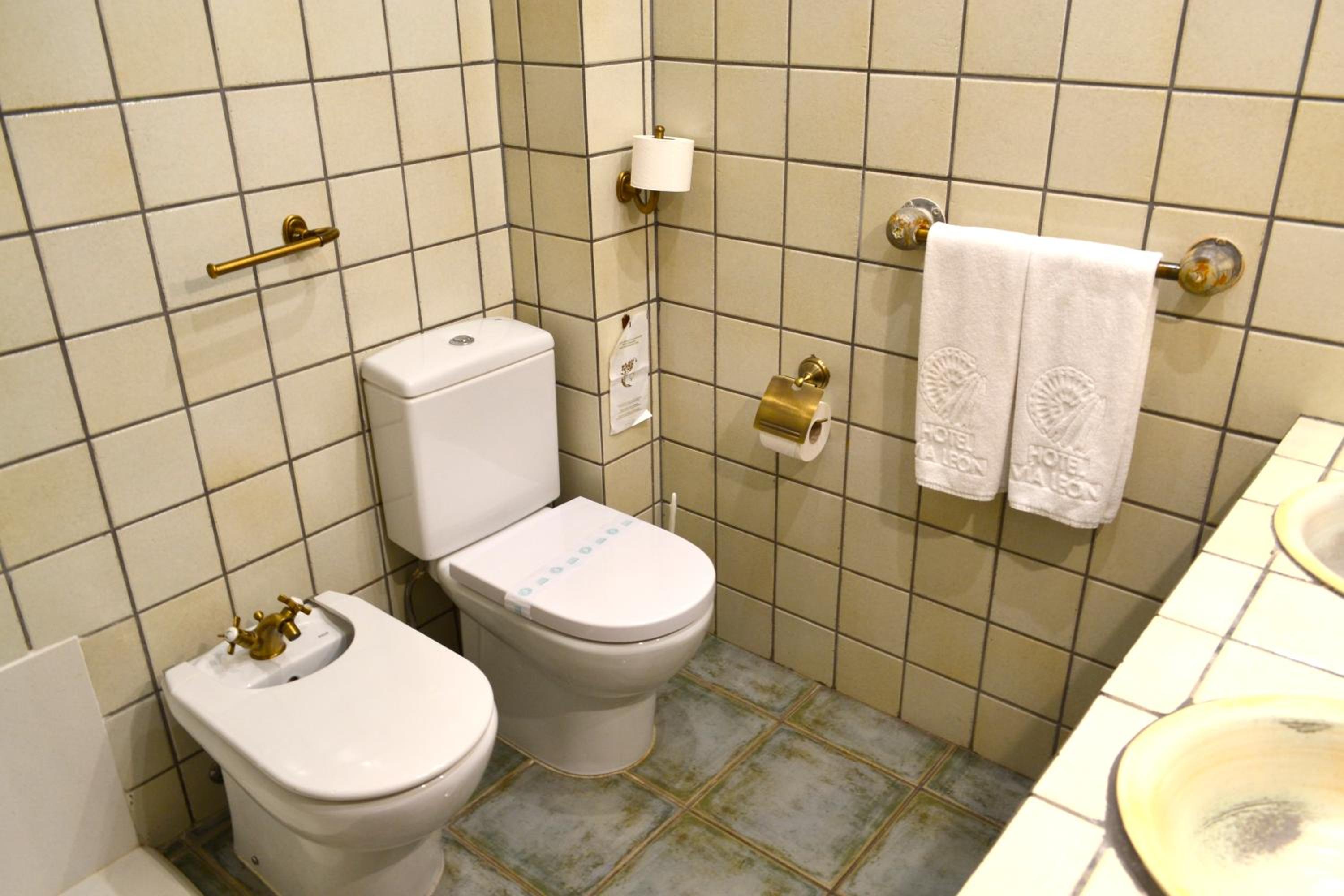 Standard Queen Room photo 2