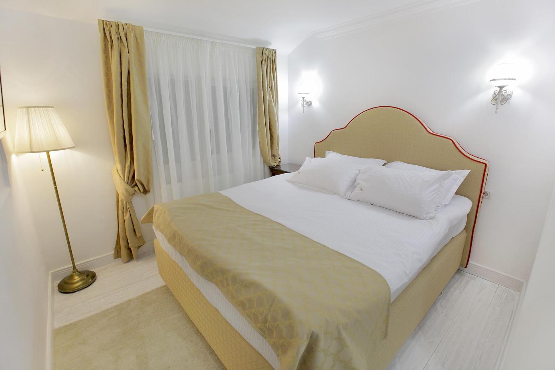 Standard Double Room - Photo 8